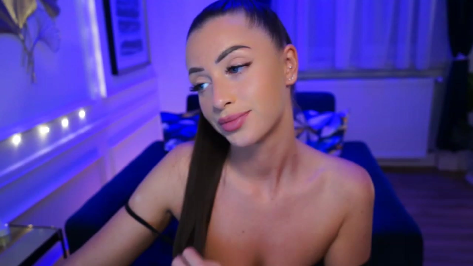 Gallery image thumbnail from emma_ruby's myfreecams stream on, 04/25/2023, 17:08 image 9 of 20