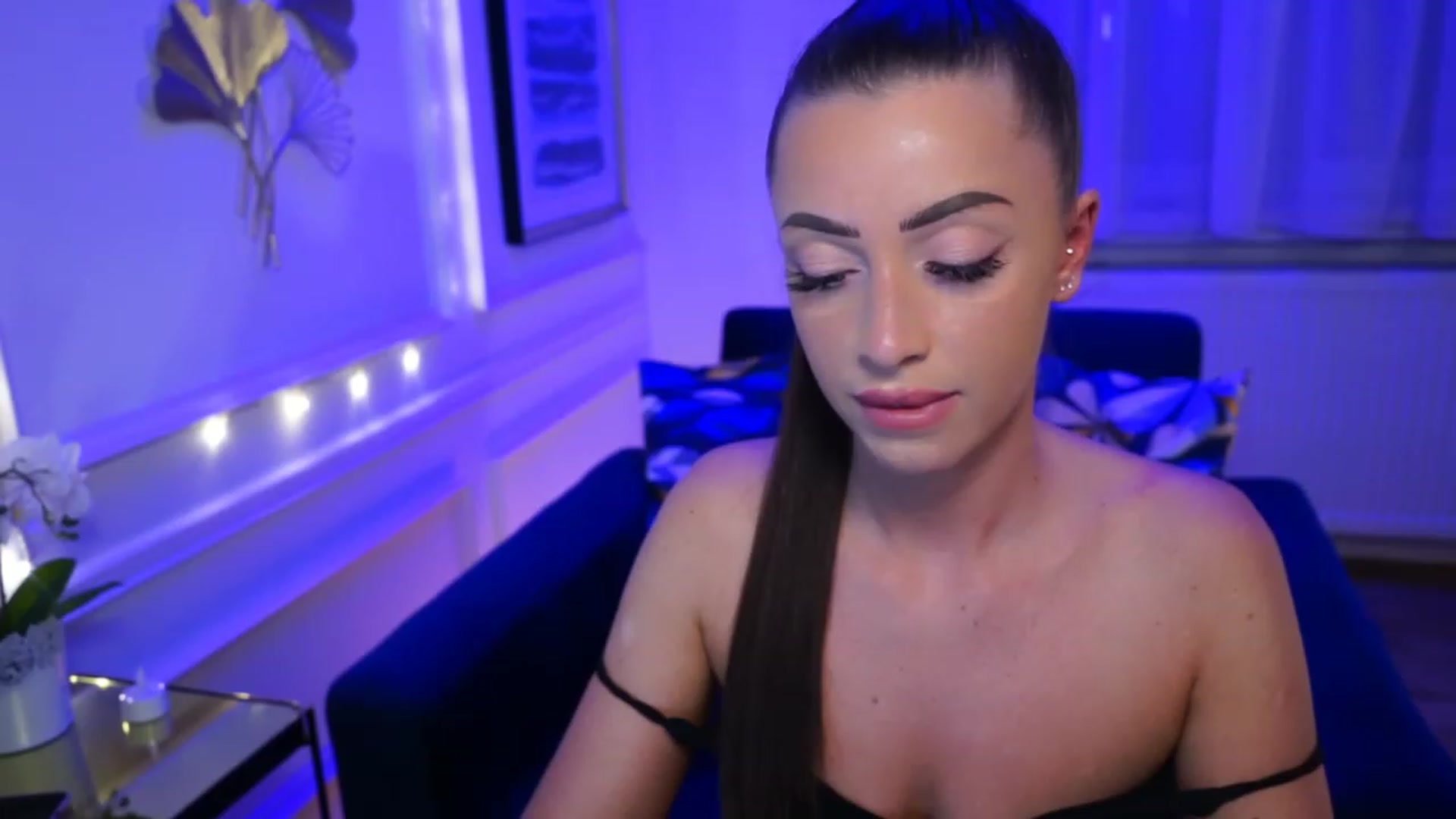Gallery image thumbnail from emma_ruby's myfreecams stream on, 04/25/2023, 17:08 image 18 of 20