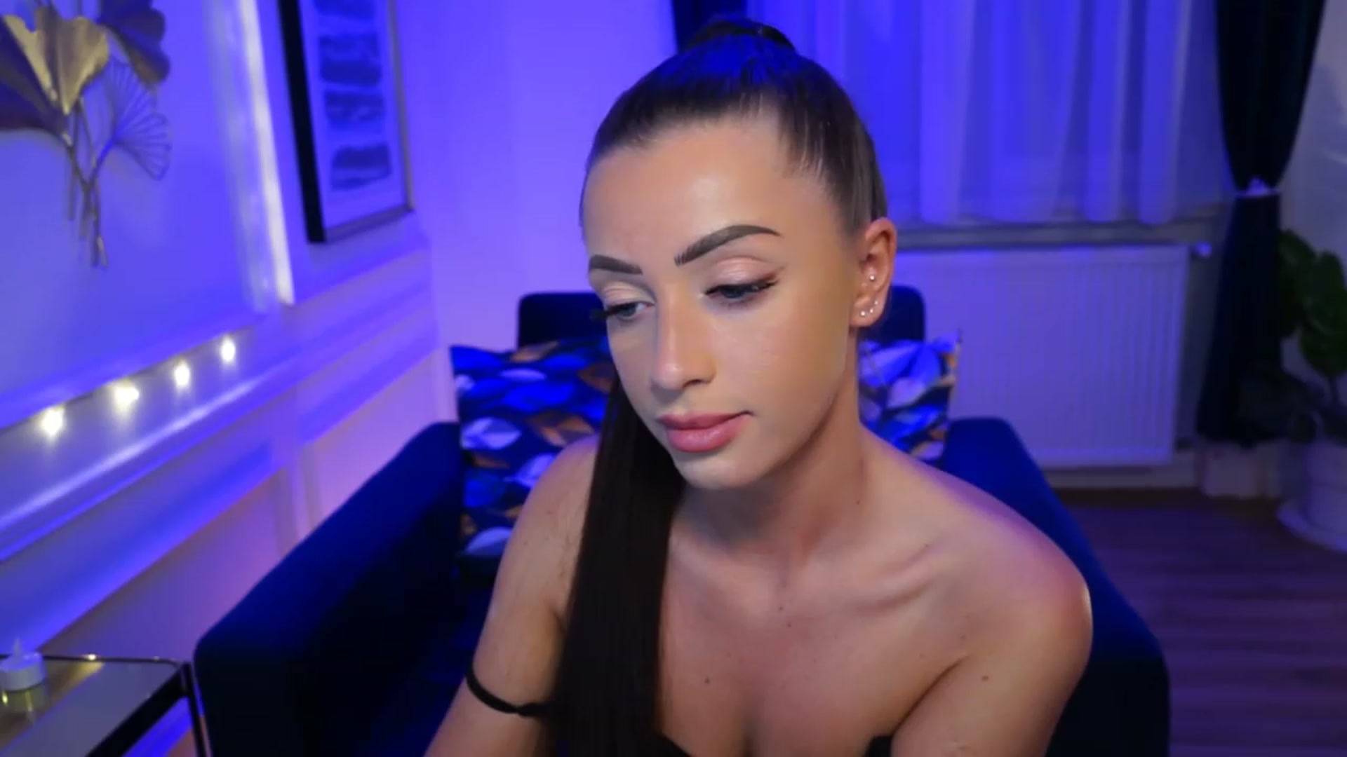 Gallery image thumbnail from emma_ruby's myfreecams stream on, 04/25/2023, 18:45 image 13 of 20