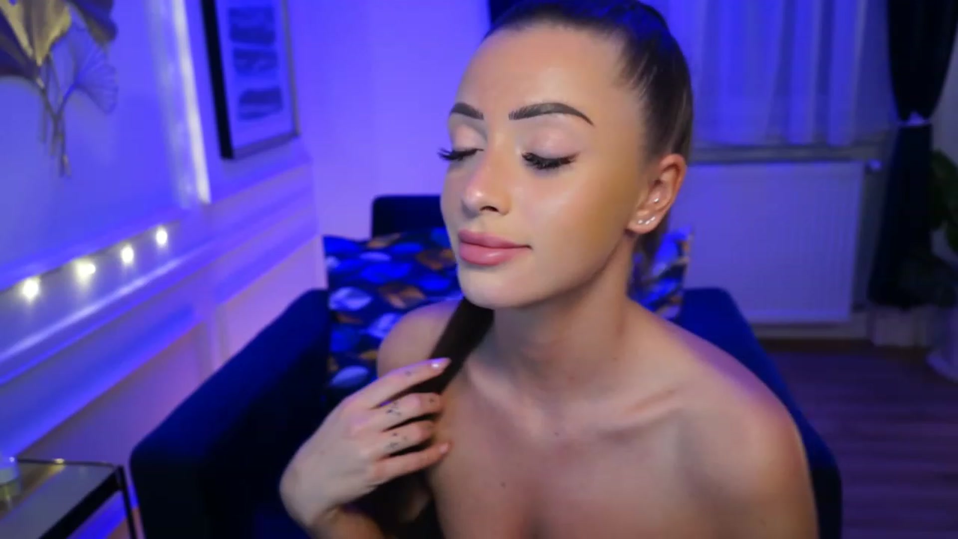 Gallery image thumbnail from emma_ruby's myfreecams stream on, 04/25/2023, 18:45 image 20 of 20