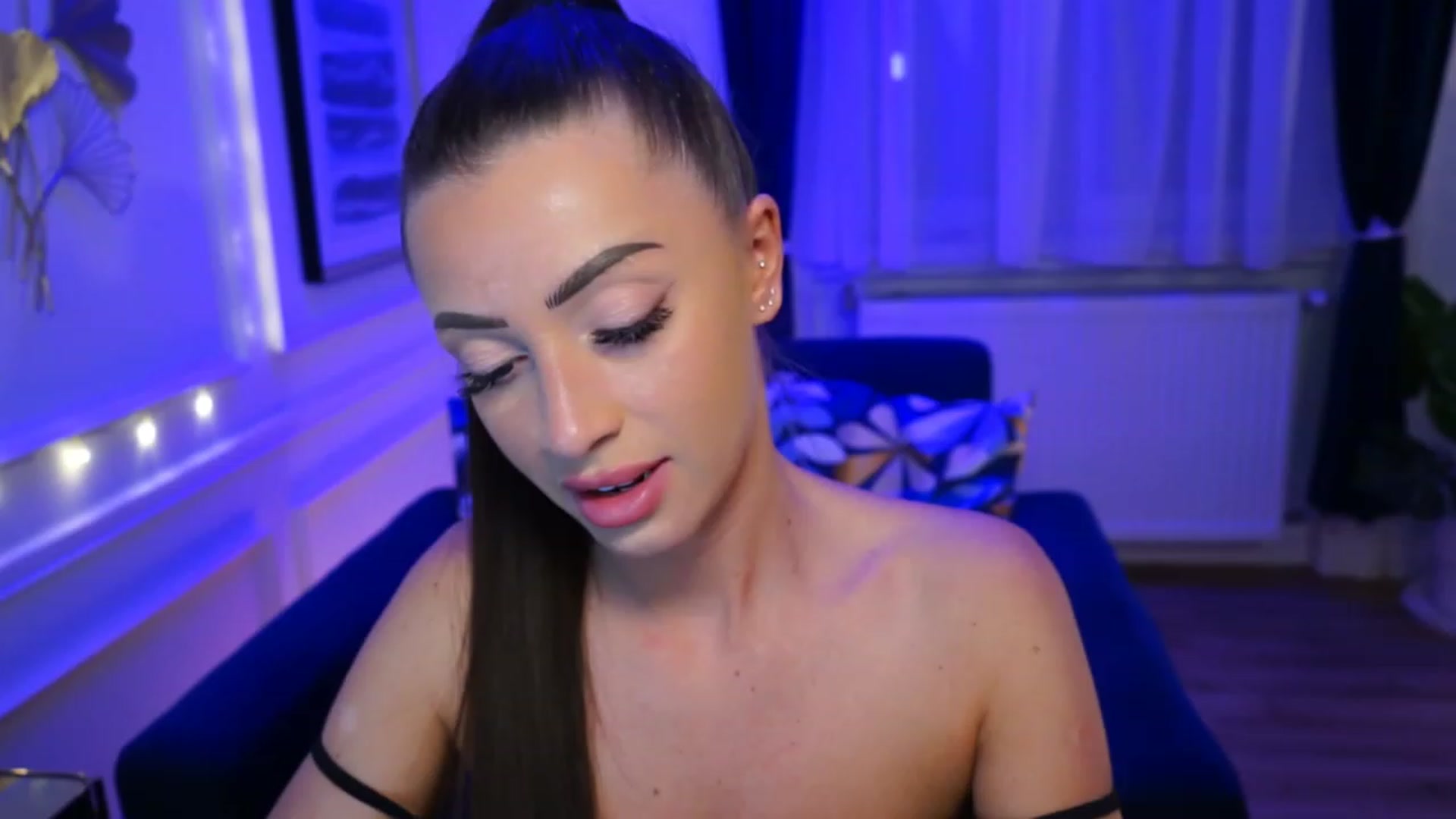 Gallery image thumbnail from emma_ruby's myfreecams stream on, 04/25/2023, 18:45 image 1 of 20
