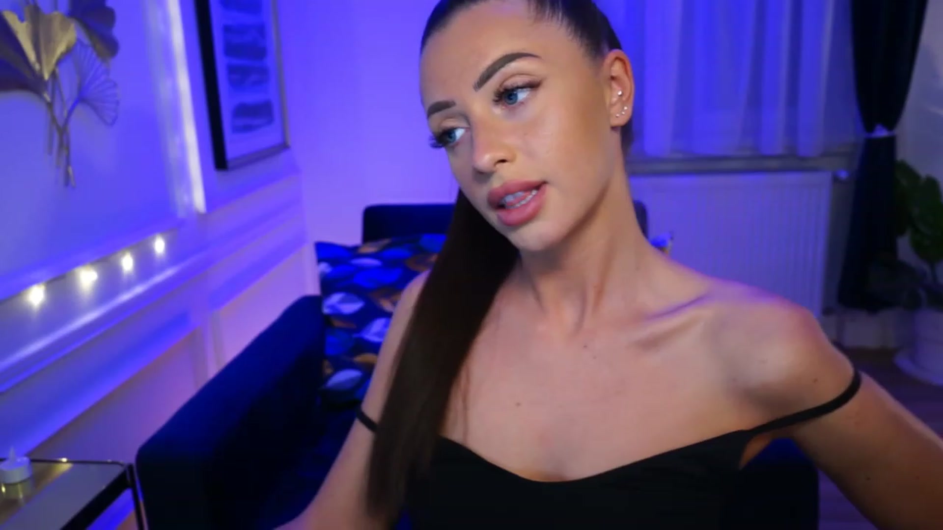 Gallery image thumbnail from emma_ruby's myfreecams stream on, 04/25/2023, 18:45 image 14 of 20