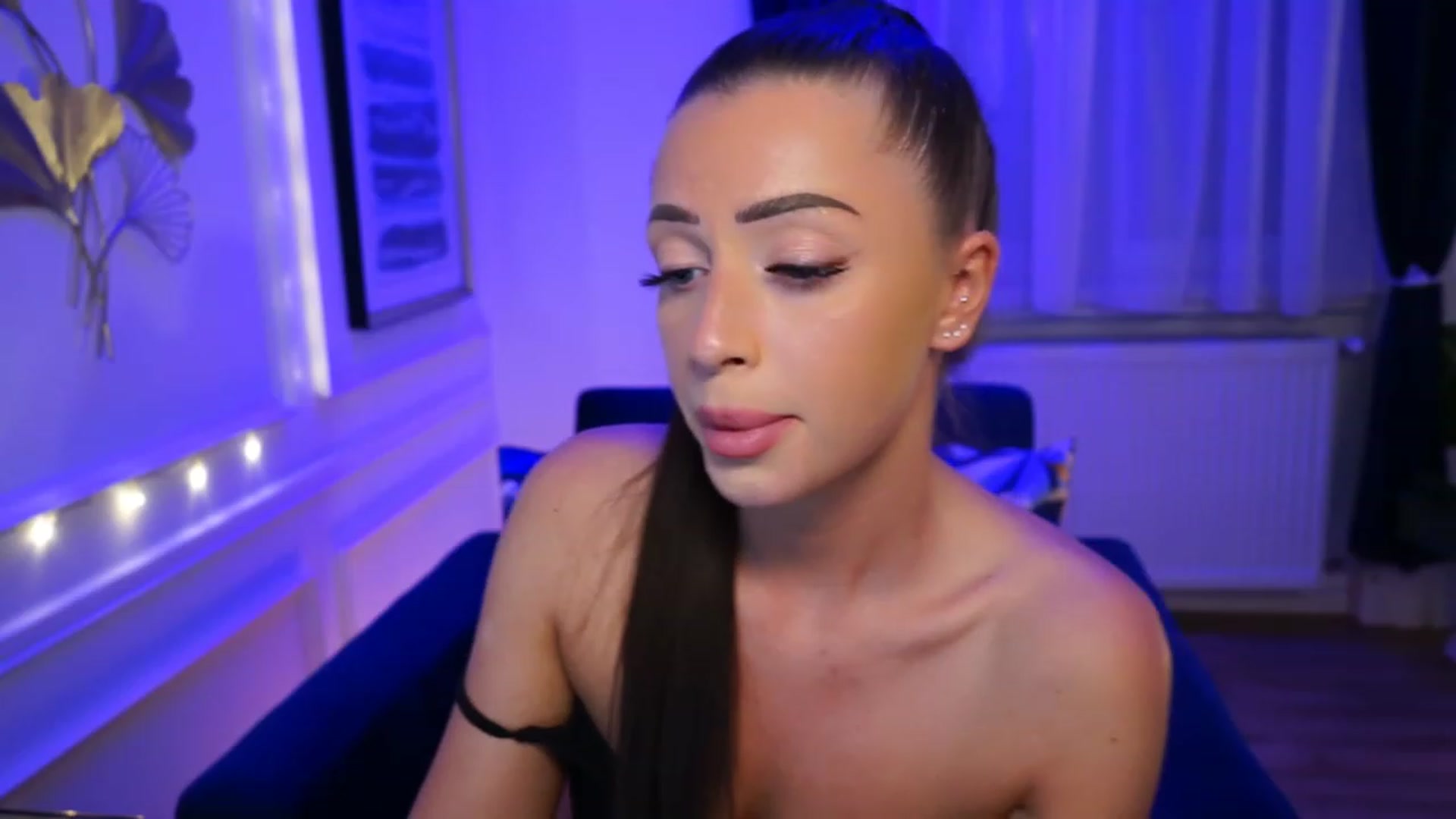 Gallery image thumbnail from emma_ruby's myfreecams stream on, 04/25/2023, 18:45 image 15 of 20