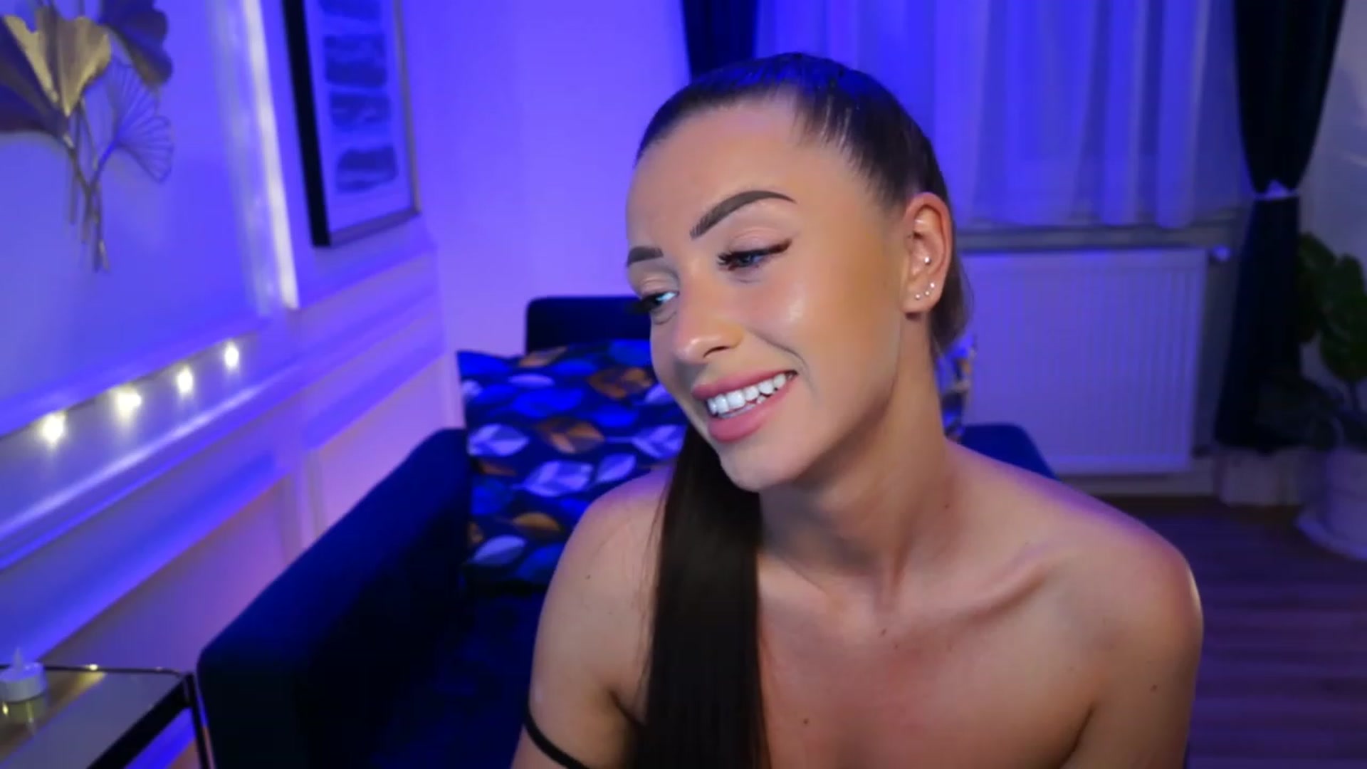 Gallery image thumbnail from emma_ruby's myfreecams stream on, 04/25/2023, 18:45 image 11 of 20