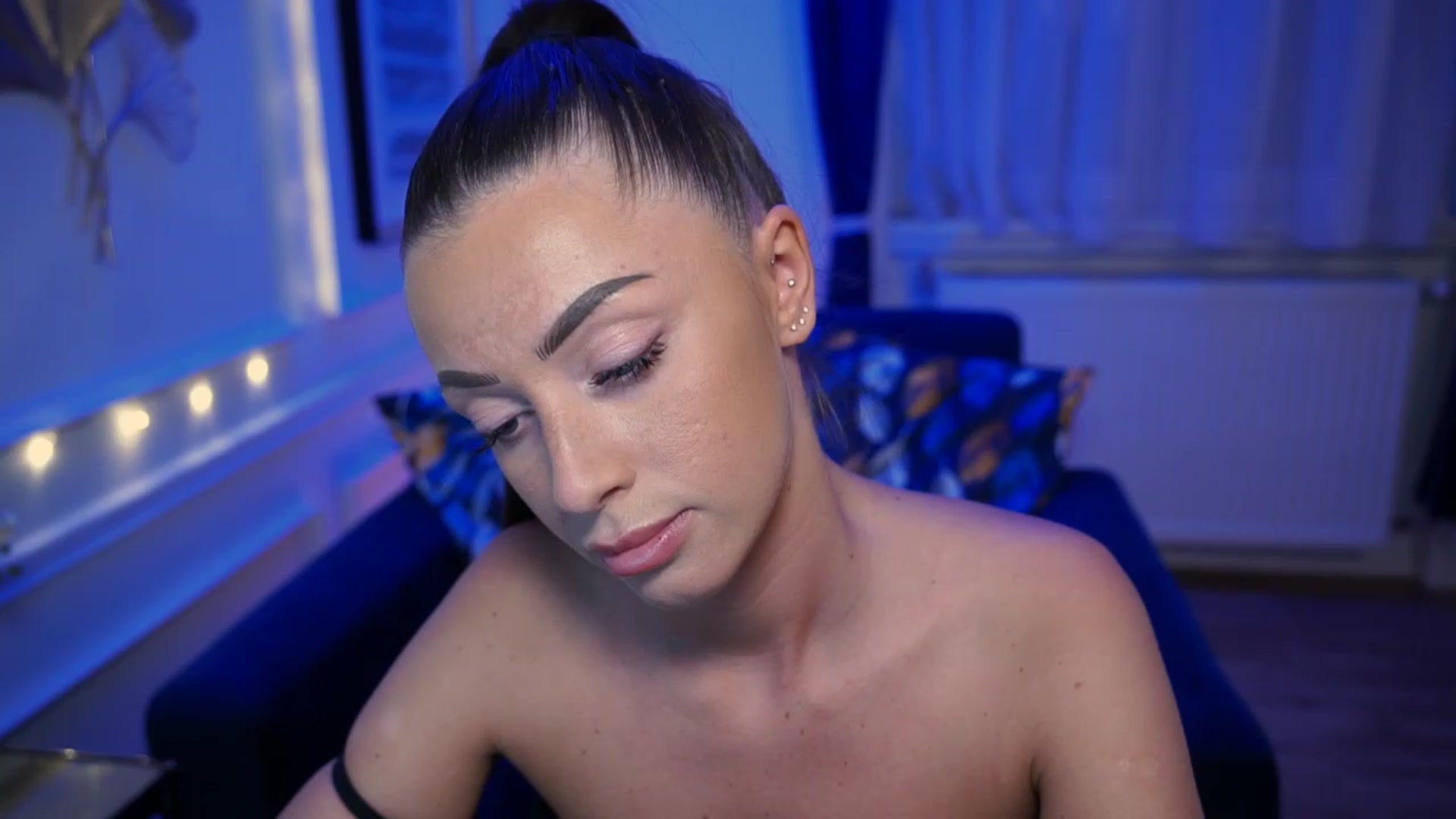 Gallery image thumbnail from emma_ruby's myfreecams stream on, 04/30/2023, 14:22 image 6 of 20