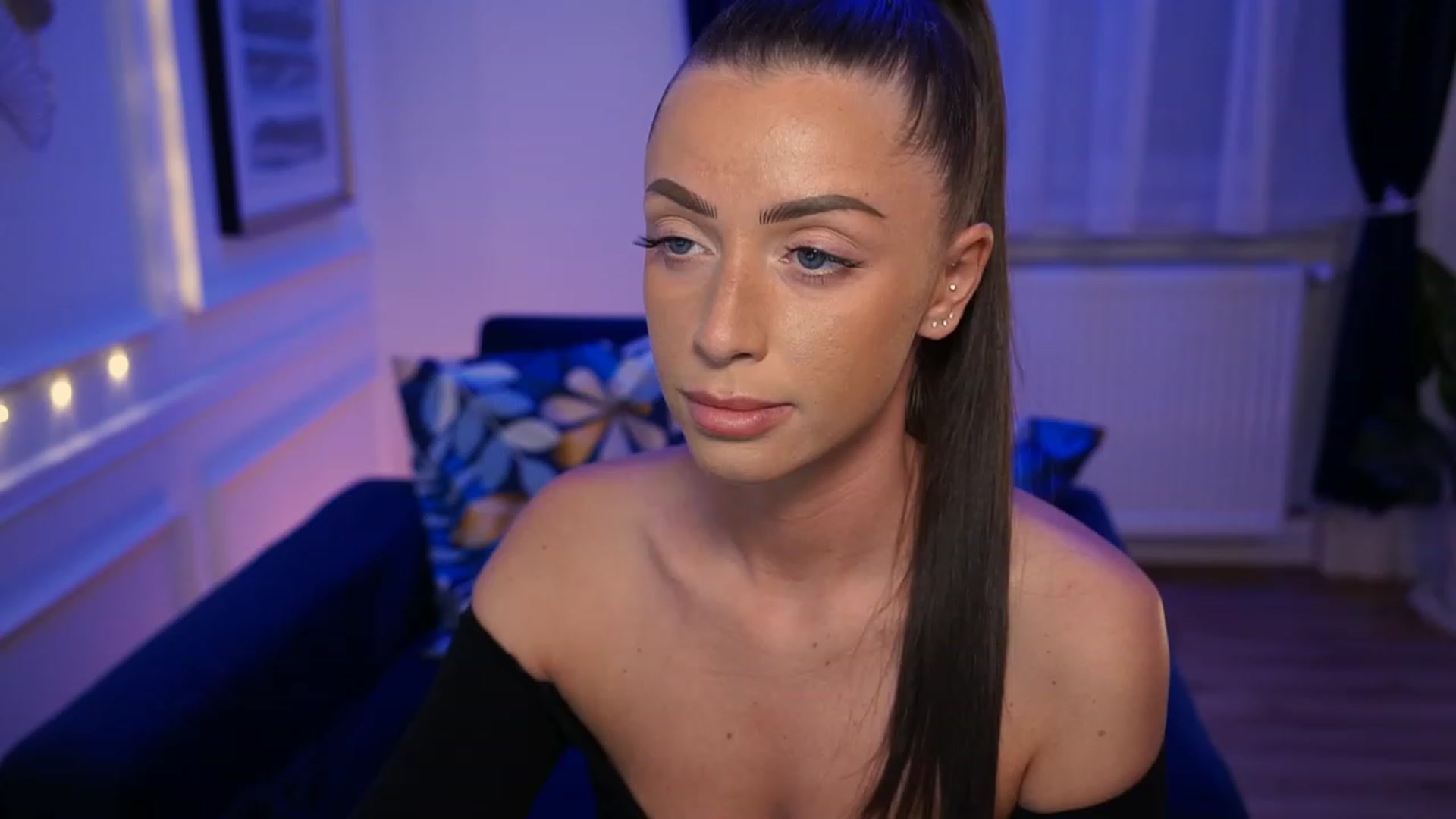 Gallery image thumbnail from emma_ruby's myfreecams stream on, 05/03/2023, 17:48 image 5 of 20
