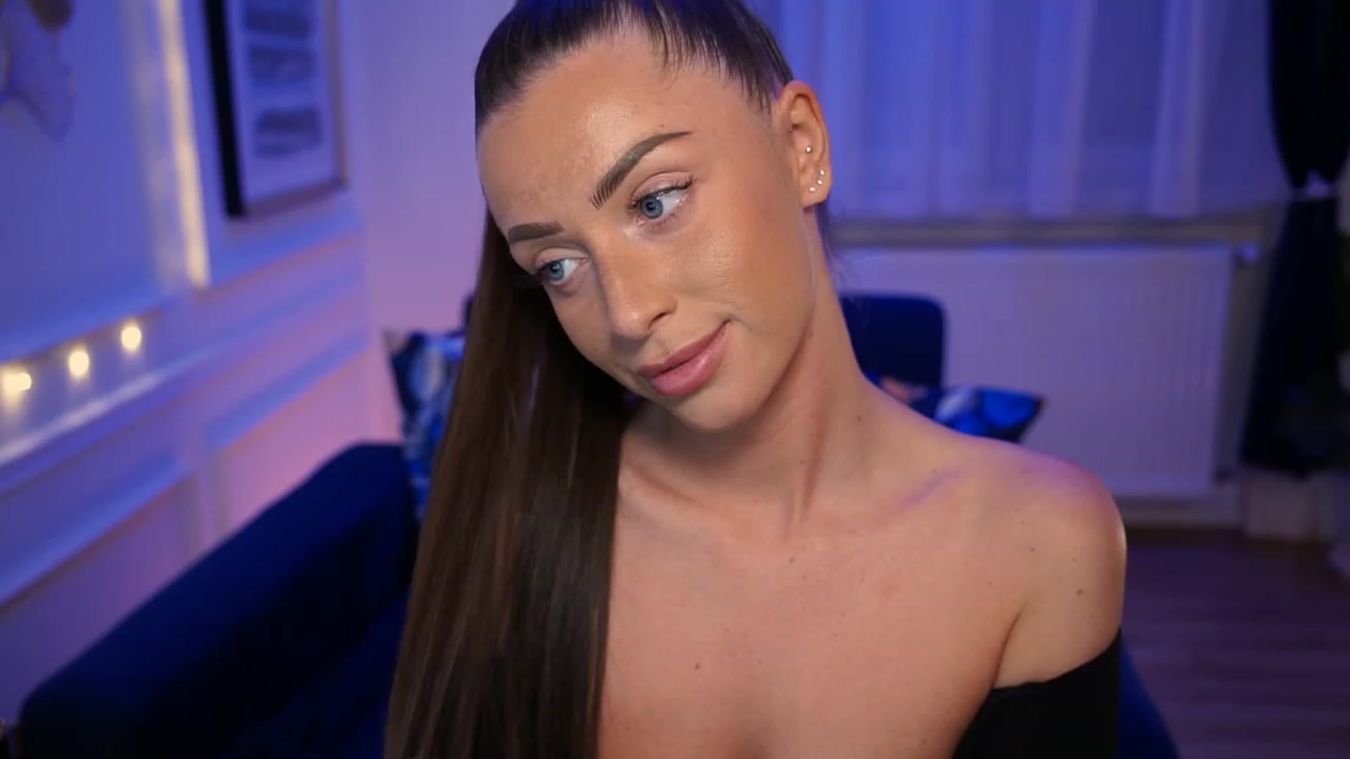 Gallery image thumbnail from emma_ruby's myfreecams stream on, 05/03/2023, 17:48 image 18 of 20