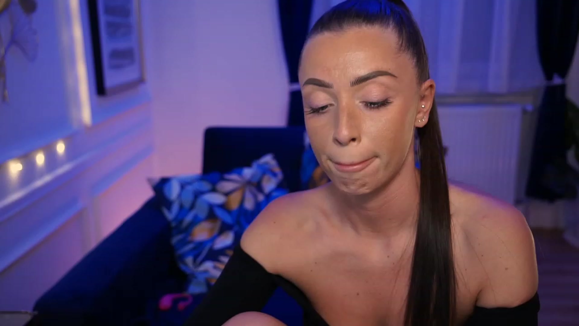 Gallery image thumbnail from emma_ruby's myfreecams stream on, 05/03/2023, 19:16 image 10 of 20