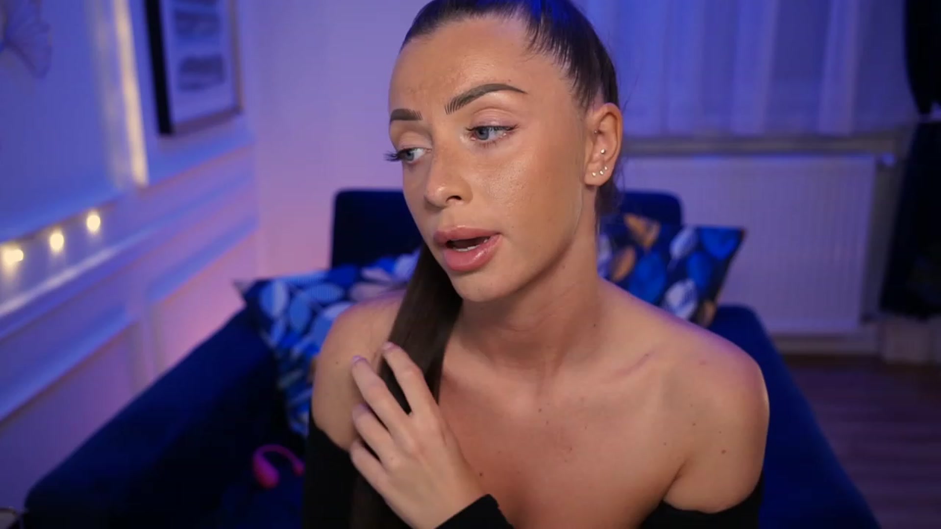 Gallery image thumbnail from emma_ruby's myfreecams stream on, 05/03/2023, 19:16 image 20 of 20