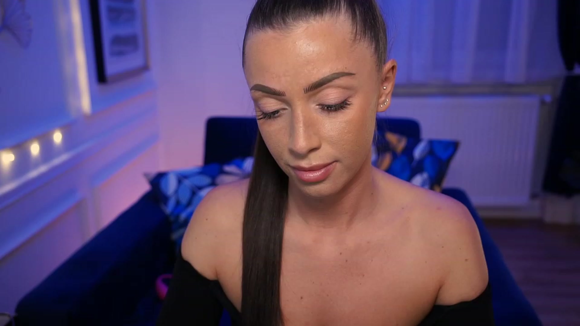 Gallery image thumbnail from emma_ruby's myfreecams stream on, 05/03/2023, 19:16 image 18 of 20