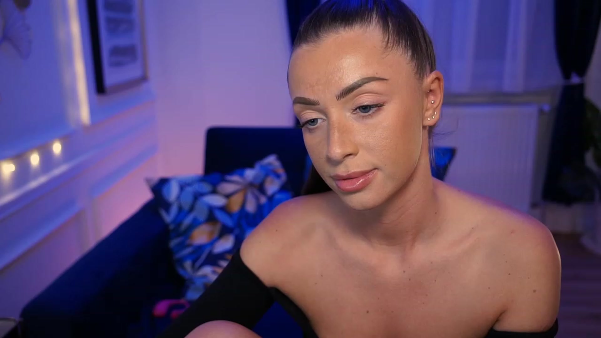 Gallery image thumbnail from emma_ruby's myfreecams stream on, 05/03/2023, 19:16 image 4 of 20