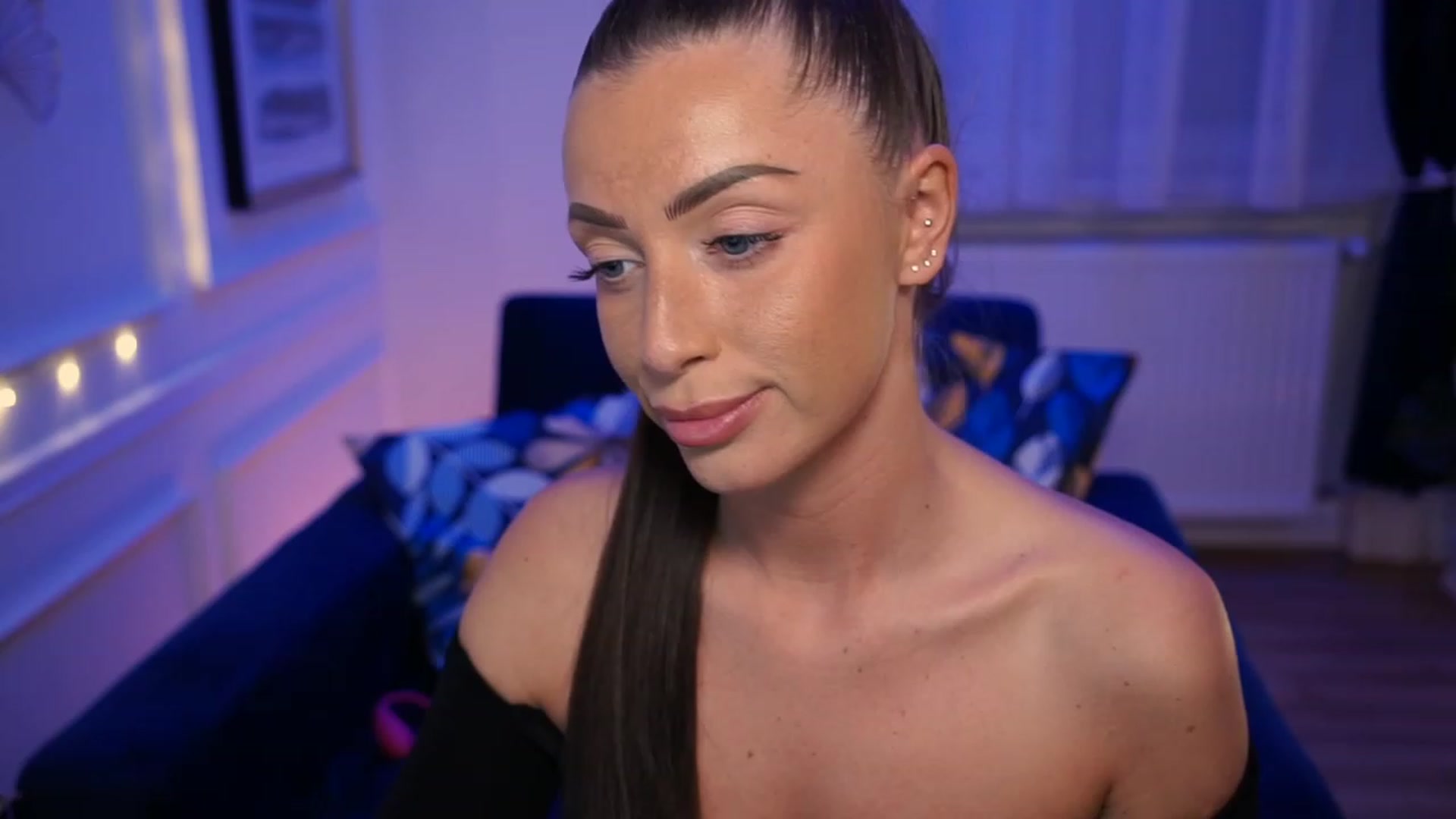 Gallery image thumbnail from emma_ruby's myfreecams stream on, 05/03/2023, 19:16 image 16 of 20