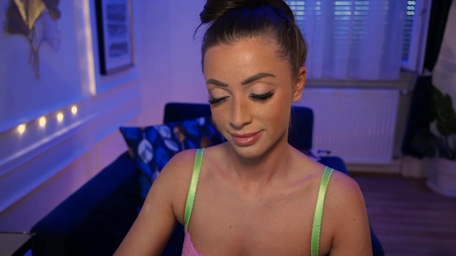 Gallery image thumbnail from emma_ruby's myfreecams stream on, 05/09/2023, 17:41 image 3 of 20