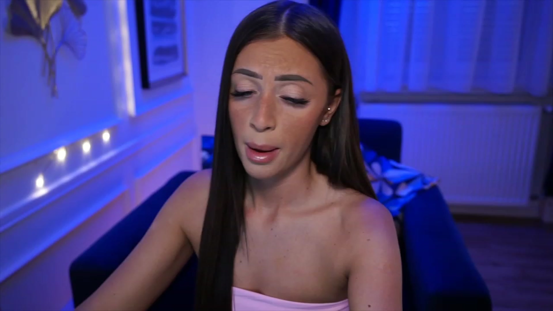 Gallery image thumbnail from emma_ruby's myfreecams stream on, 05/14/2023, 17:22 image 1 of 20