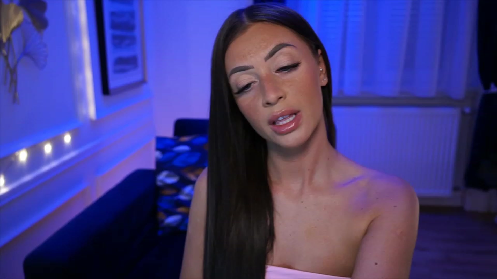 Gallery image thumbnail from emma_ruby's myfreecams stream on, 05/14/2023, 17:22 image 3 of 20