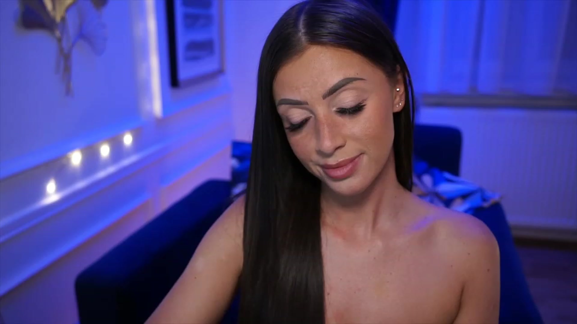 Gallery image thumbnail from emma_ruby's myfreecams stream on, 05/14/2023, 19:45 image 8 of 20