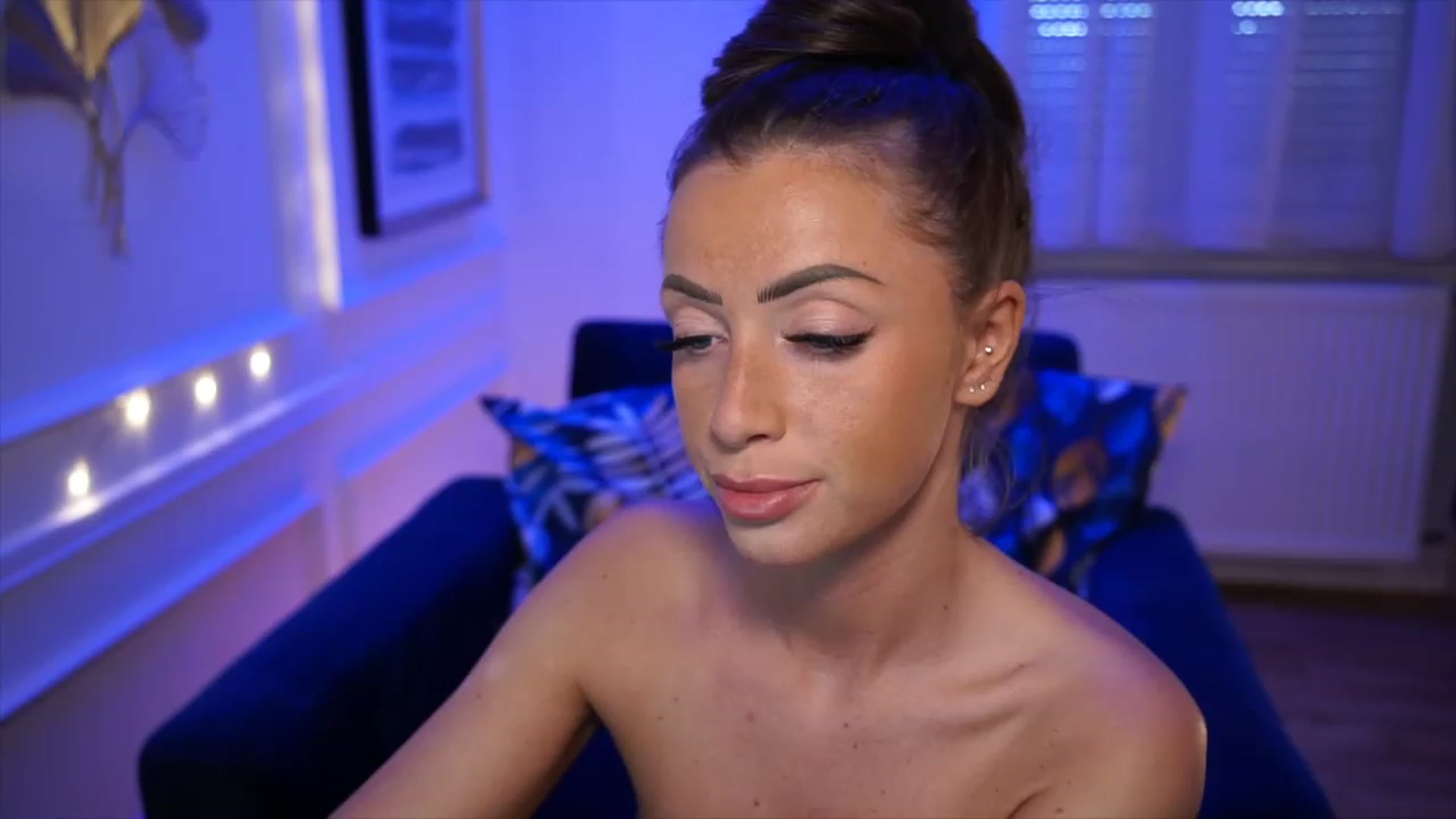 Gallery image thumbnail from emma_ruby's myfreecams stream on, 05/15/2023, 14:54 image 10 of 20