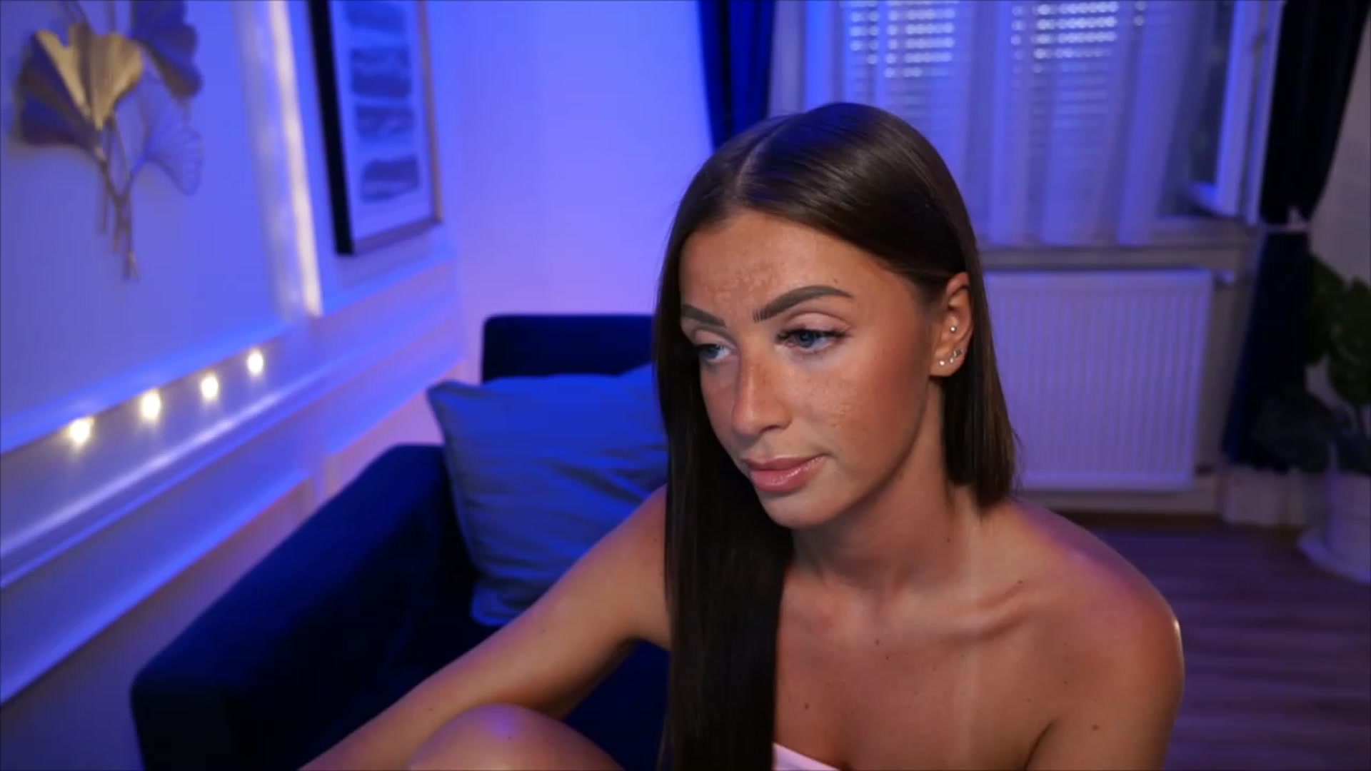 Gallery image thumbnail from emma_ruby's myfreecams stream on, 05/26/2023, 17:55 image 12 of 20