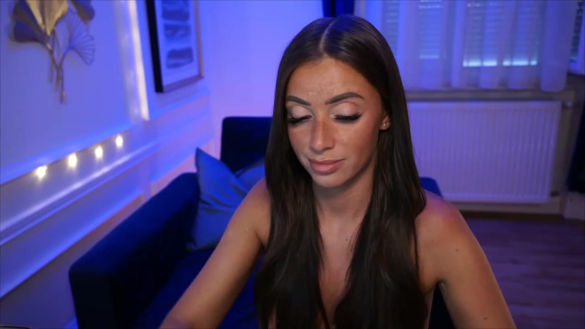 Gallery image thumbnail from emma_ruby's myfreecams stream on, 05/27/2023, 18:08 image 11 of 20