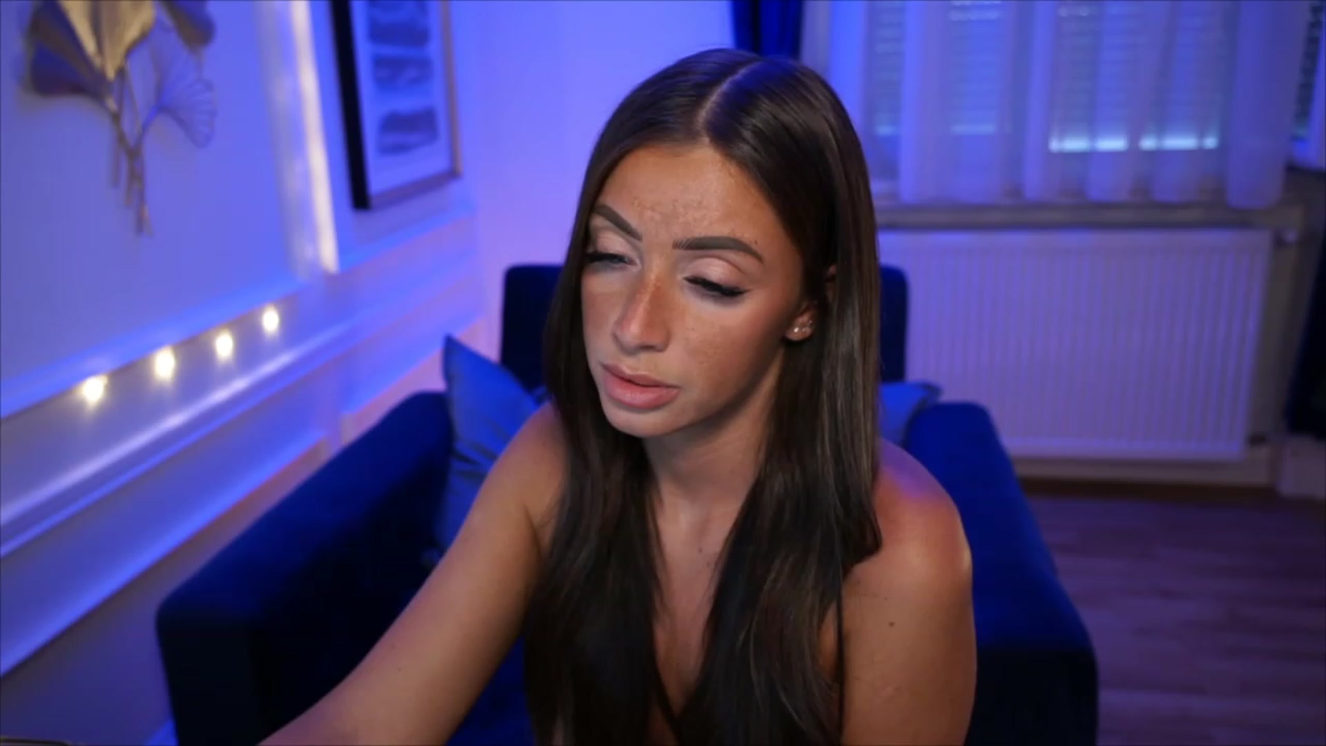 Gallery image thumbnail from emma_ruby's myfreecams stream on, 05/27/2023, 18:08 image 12 of 20