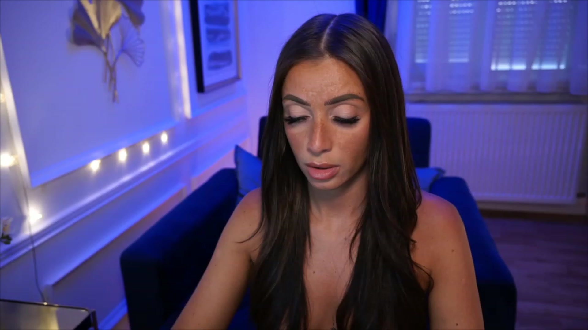 Gallery image thumbnail from emma_ruby's myfreecams stream on, 05/27/2023, 18:08 image 1 of 20