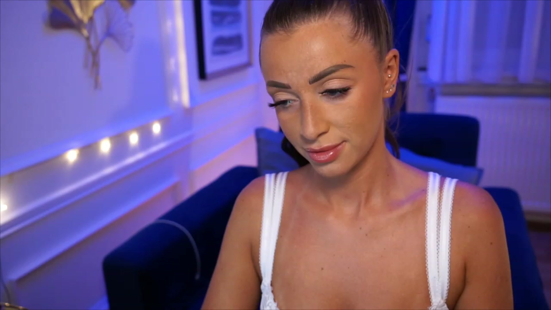 Gallery image thumbnail from emma_ruby's myfreecams stream on, 05/31/2023, 19:10 image 10 of 20