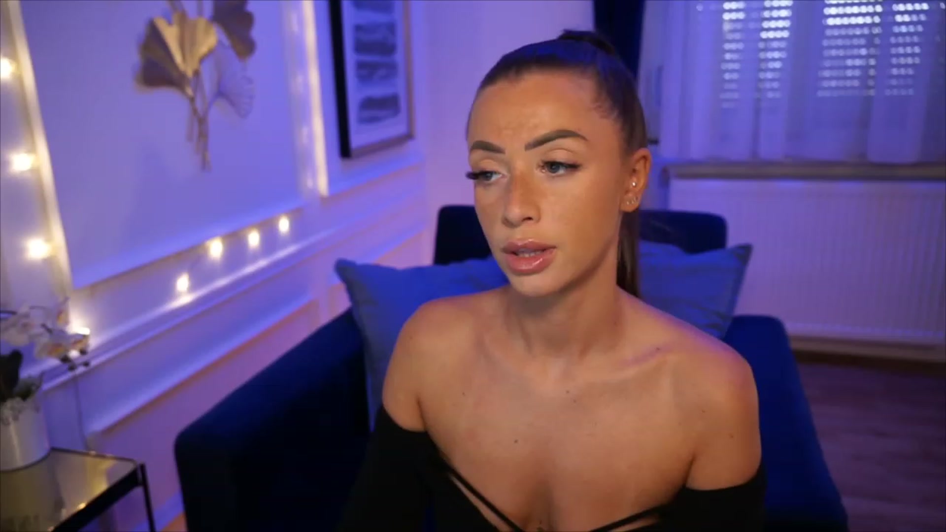 Gallery image thumbnail from emma_ruby's myfreecams stream on, 06/04/2023, 14:34 image 10 of 20