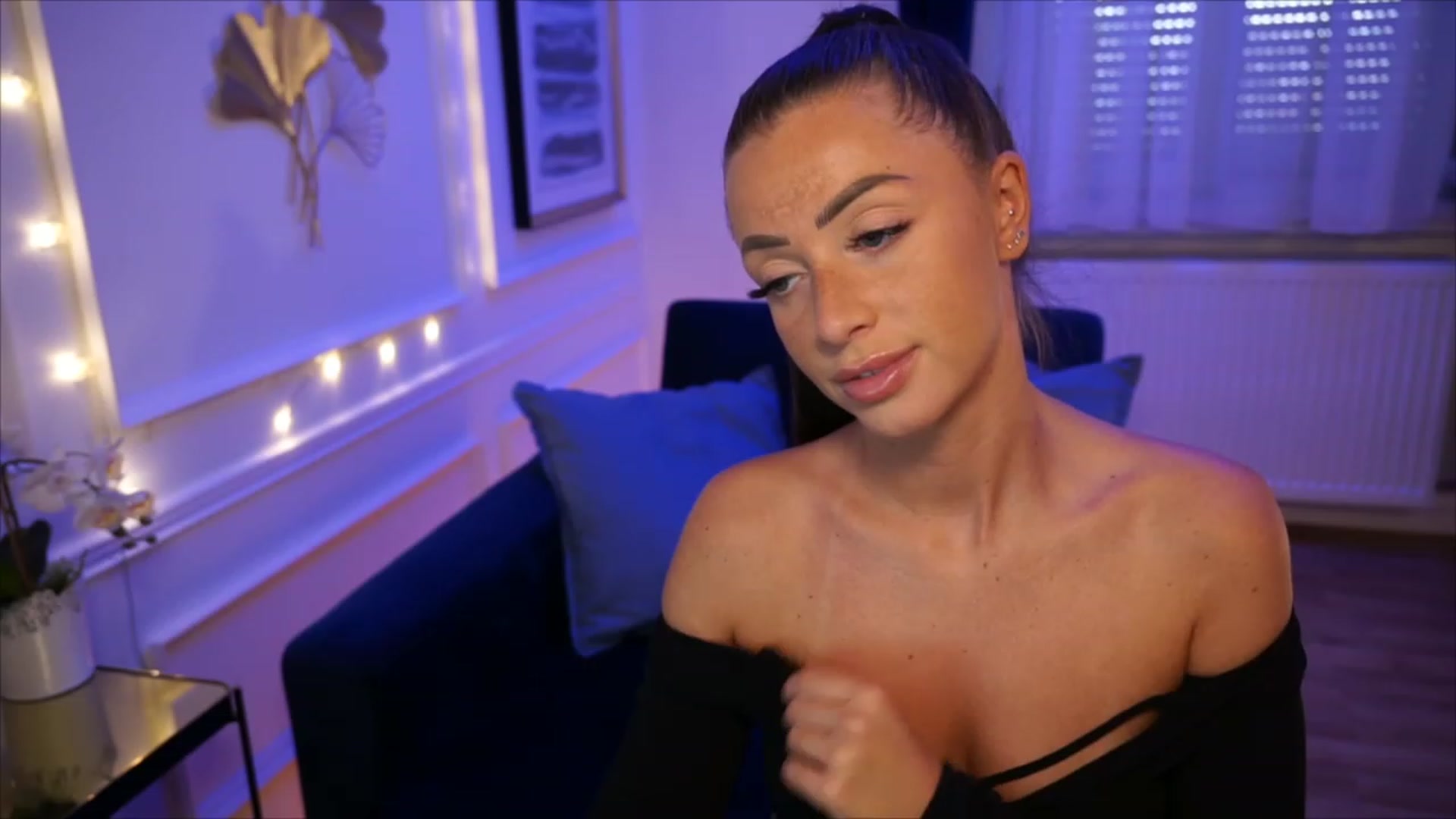 Gallery image thumbnail from emma_ruby's myfreecams stream on, 06/04/2023, 14:34 image 14 of 20