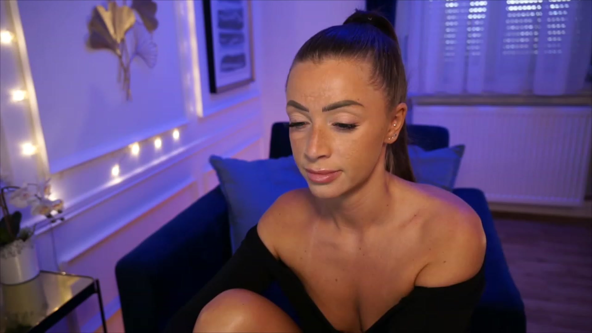 Gallery image thumbnail from emma_ruby's myfreecams stream on, 06/04/2023, 14:34 image 16 of 20