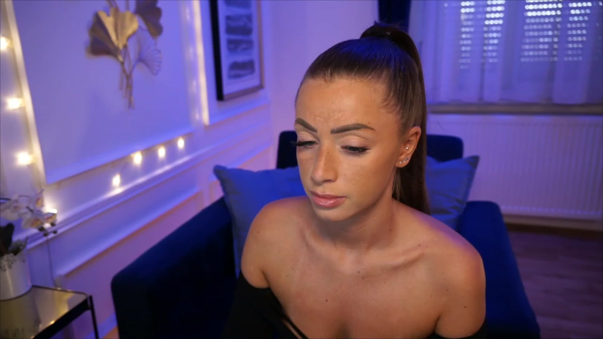 Gallery image thumbnail from emma_ruby's myfreecams stream on, 06/04/2023, 14:34 image 11 of 20