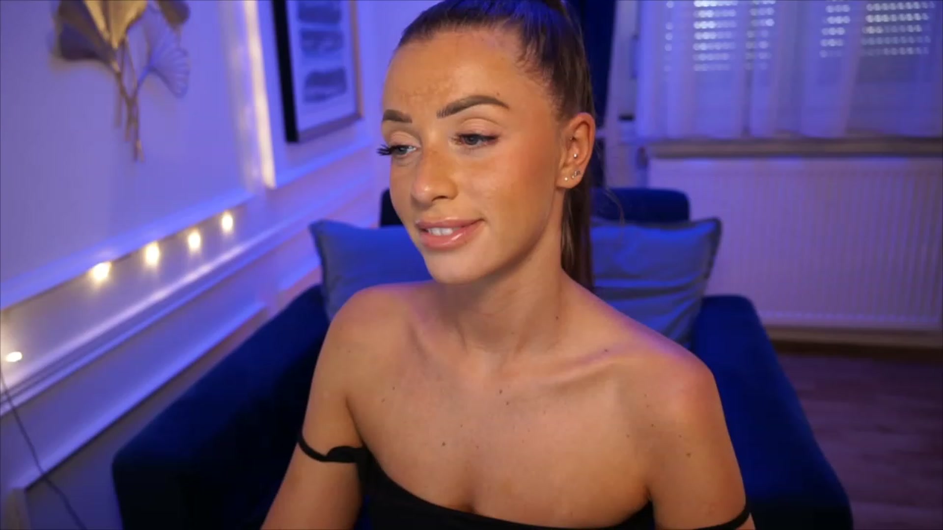 Gallery image thumbnail from emma_ruby's myfreecams stream on, 06/07/2023, 17:01 image 16 of 20