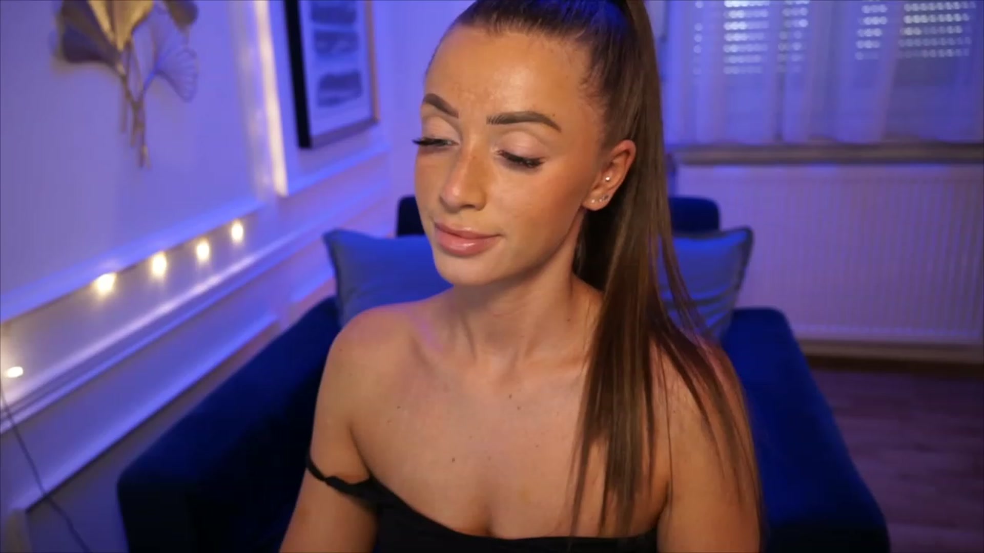 Gallery image thumbnail from emma_ruby's myfreecams stream on, 06/07/2023, 17:01 image 15 of 20