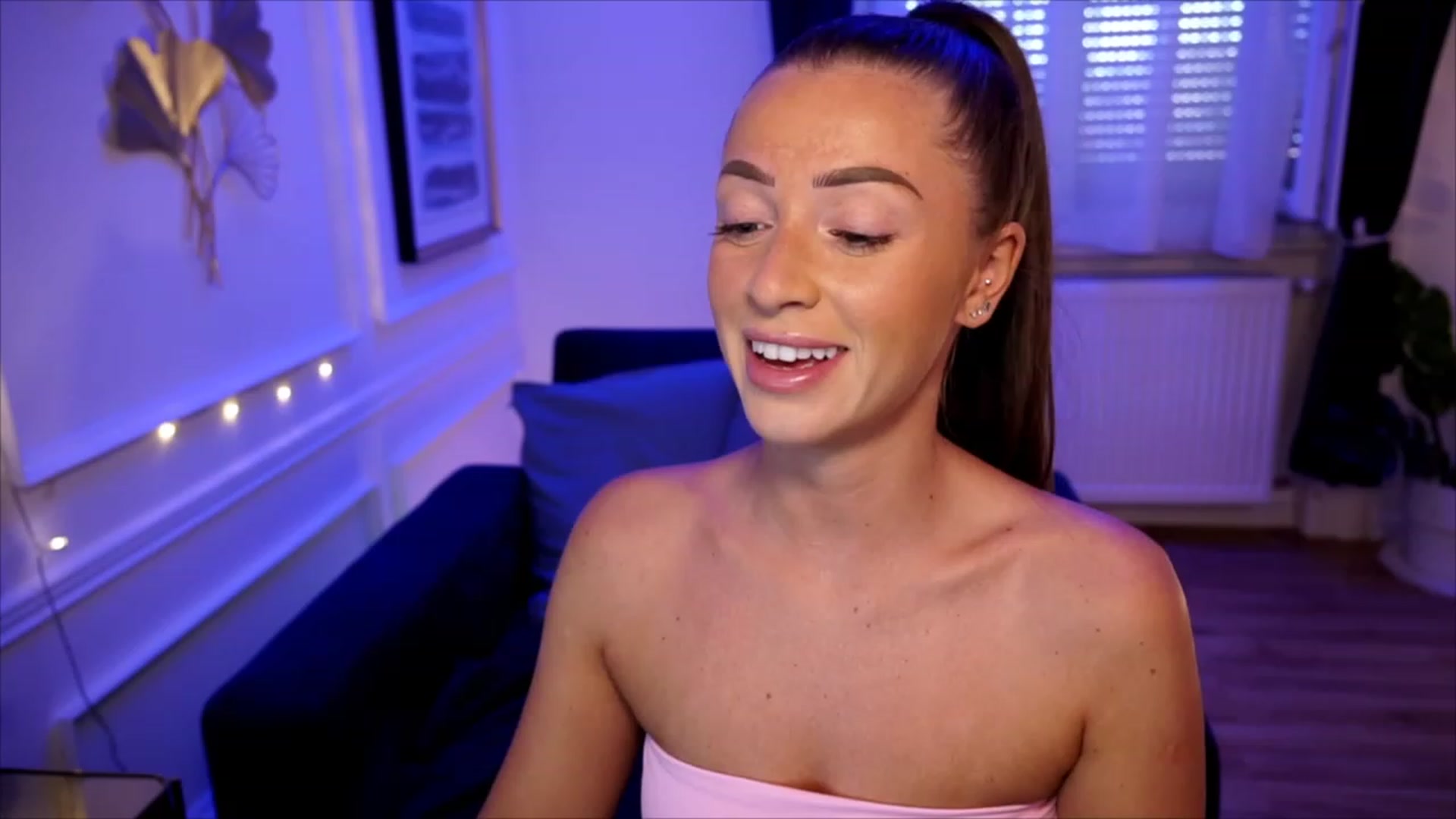 Gallery image thumbnail from emma_ruby's myfreecams stream on, 06/14/2023, 12:32 image 4 of 20
