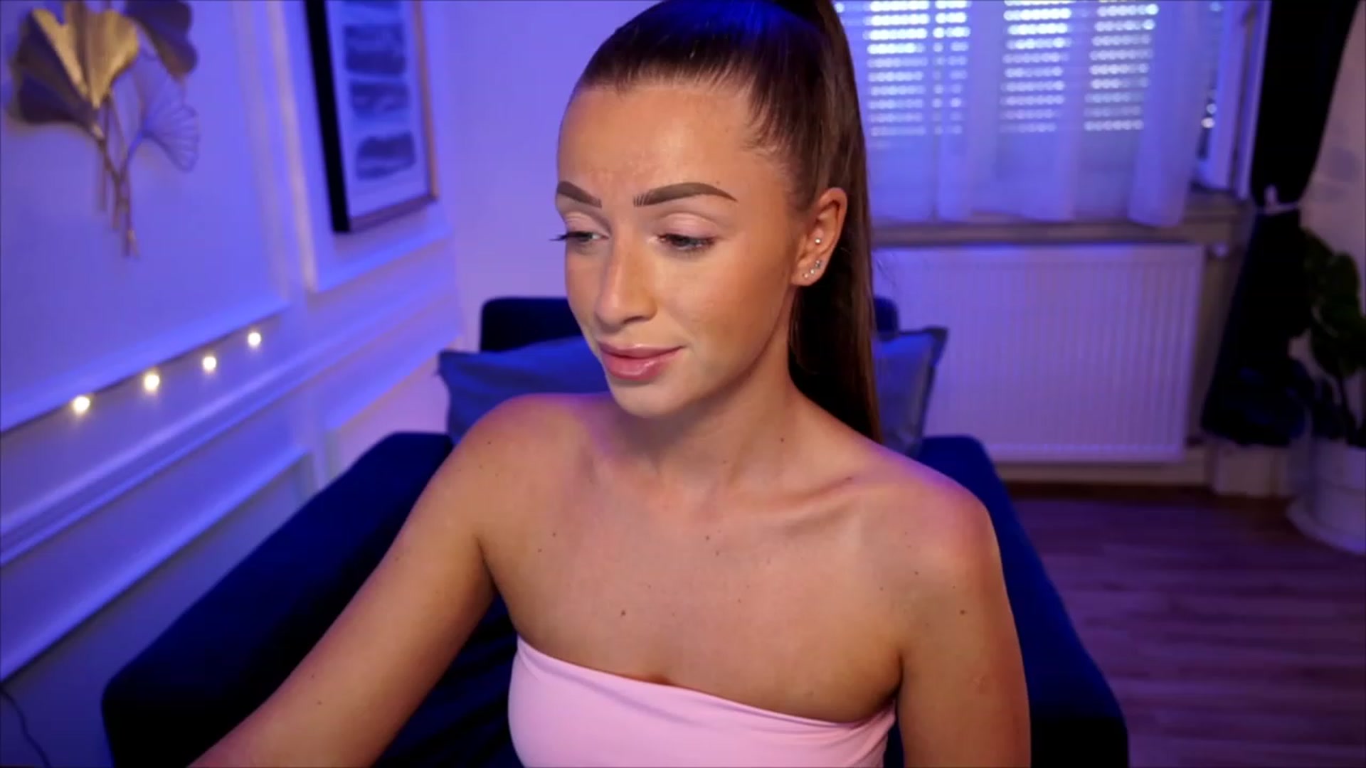 Gallery image thumbnail from emma_ruby's myfreecams stream on, 06/14/2023, 12:32 image 11 of 20