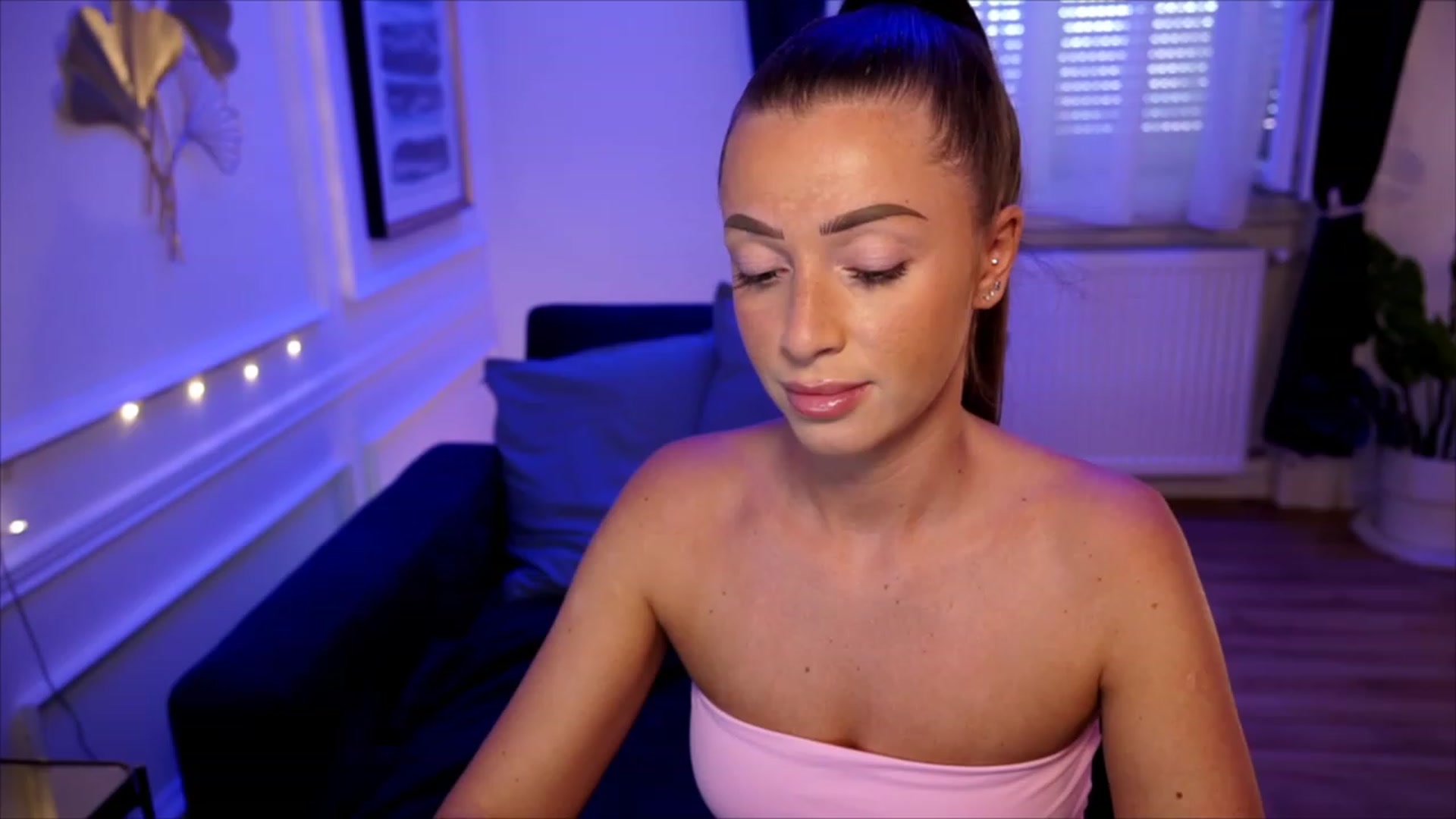 Gallery image thumbnail from emma_ruby's myfreecams stream on, 06/14/2023, 12:32 image 8 of 20