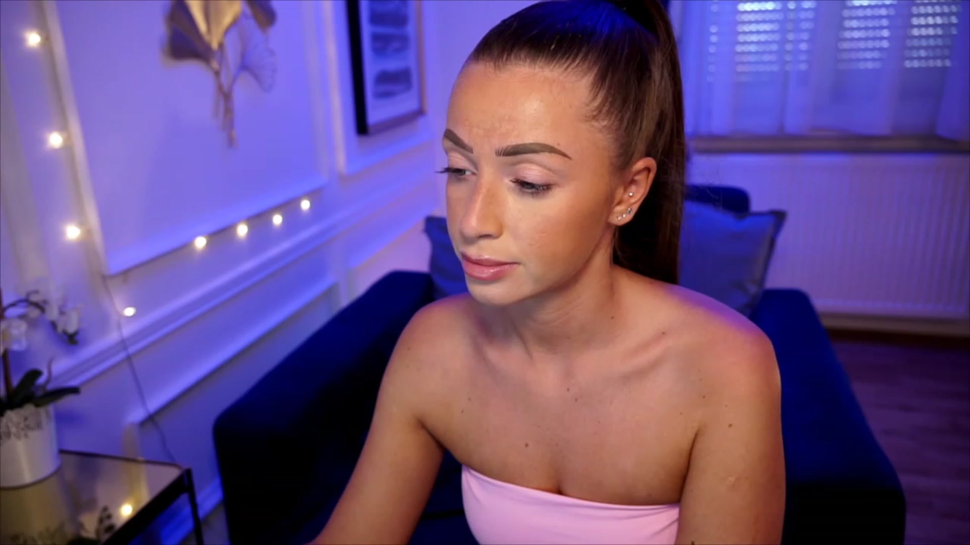 Gallery image thumbnail from emma_ruby's myfreecams stream on, 06/14/2023, 12:32 image 17 of 20