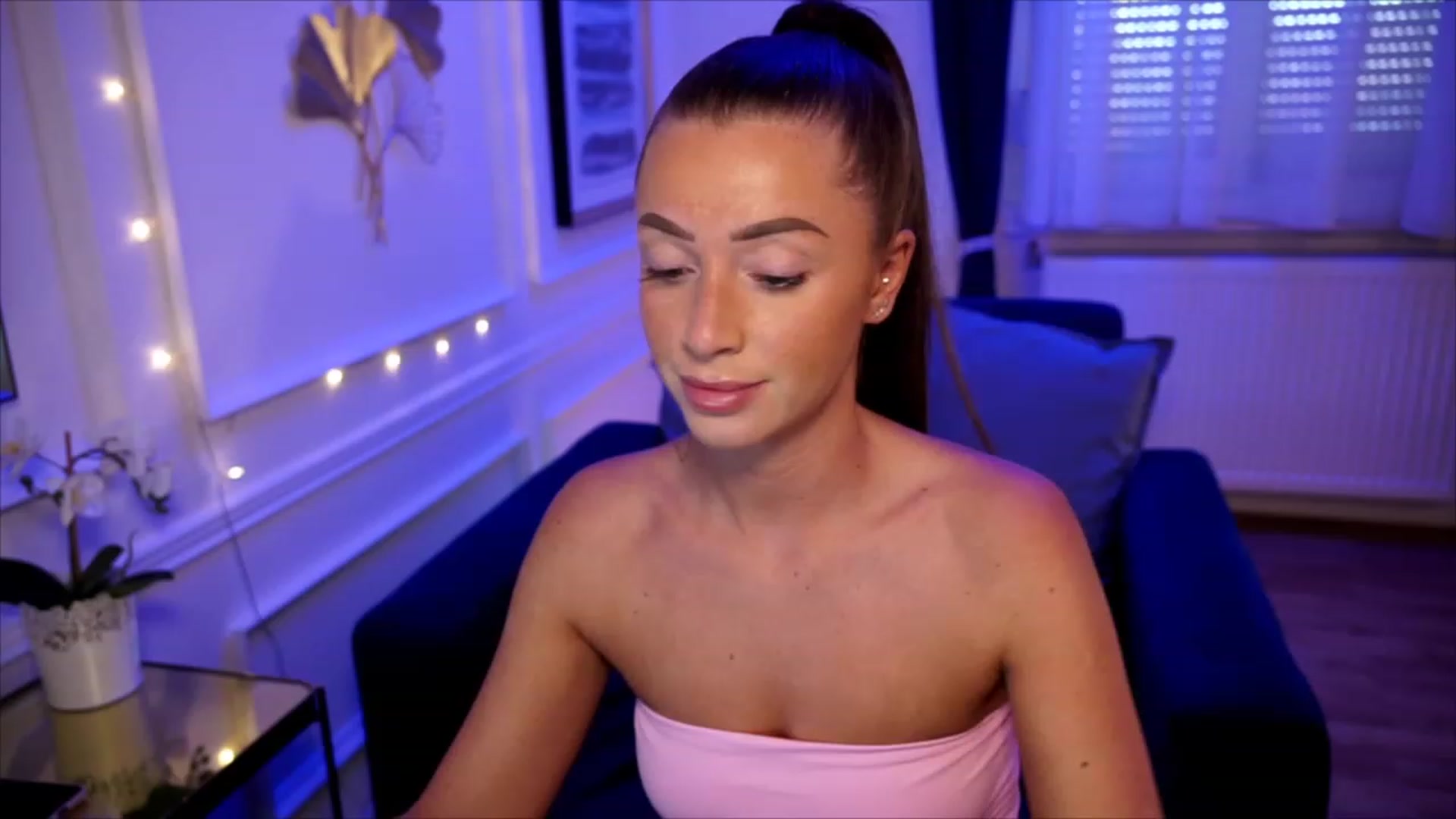 Gallery image thumbnail from emma_ruby's myfreecams stream on, 06/14/2023, 12:32 image 19 of 20