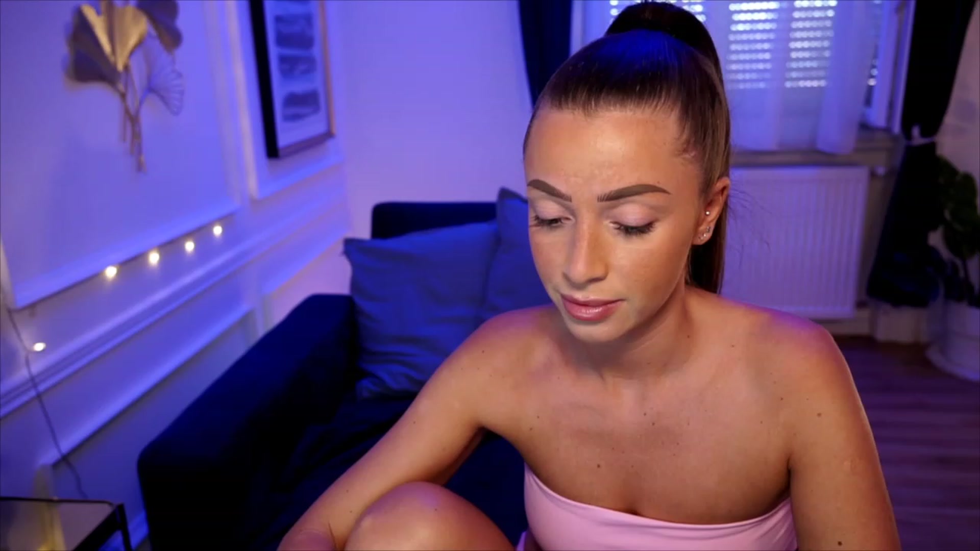 Gallery image thumbnail from emma_ruby's myfreecams stream on, 06/14/2023, 12:32 image 6 of 20