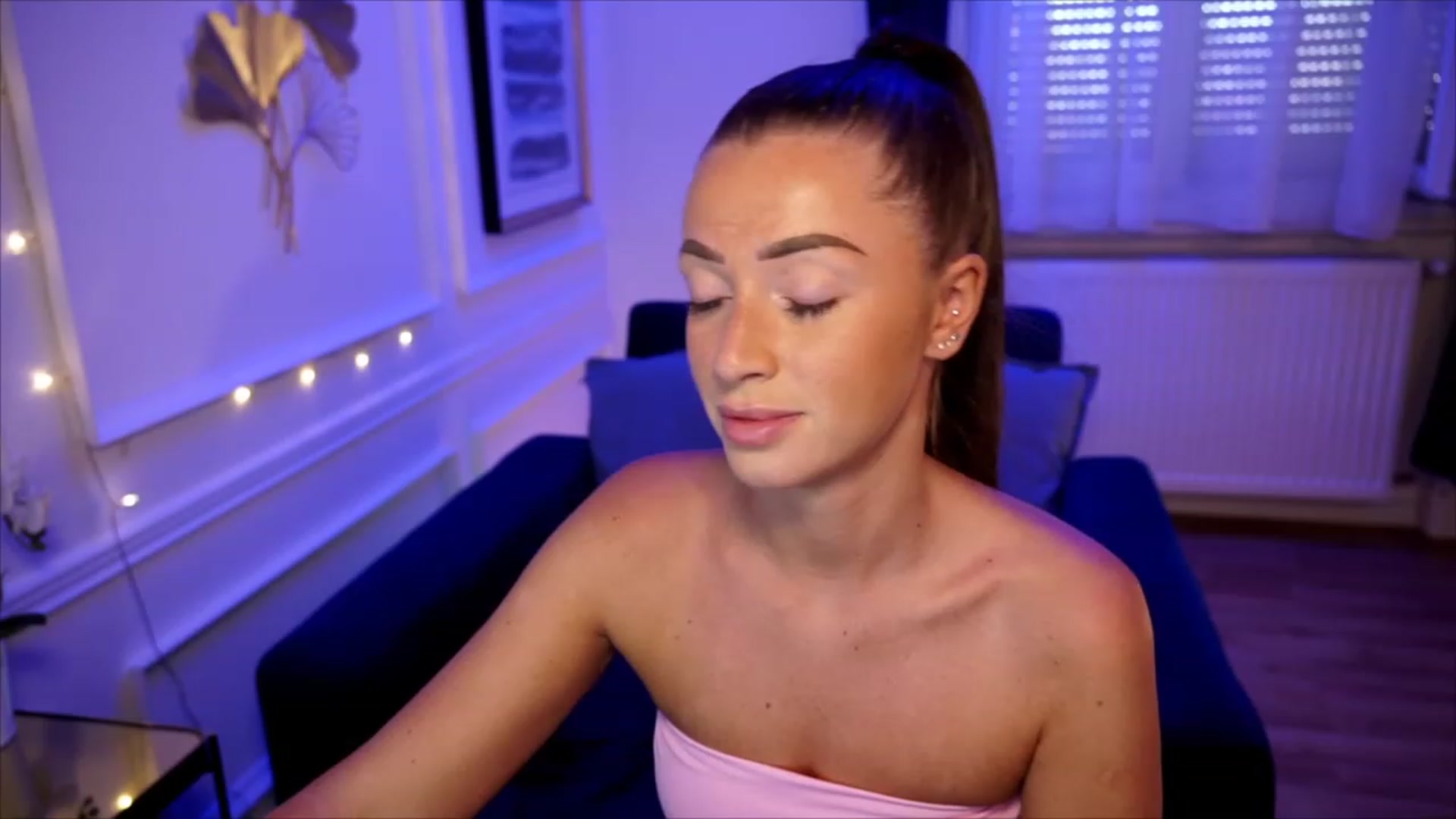 Gallery image thumbnail from emma_ruby's myfreecams stream on, 06/14/2023, 13:31 image 17 of 20