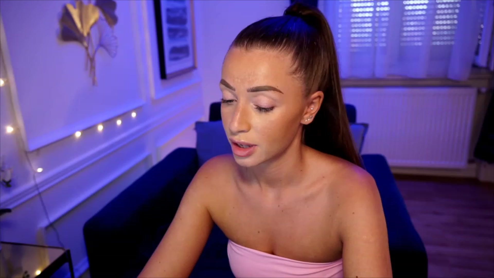 Gallery image thumbnail from emma_ruby's myfreecams stream on, 06/14/2023, 13:31 image 7 of 20