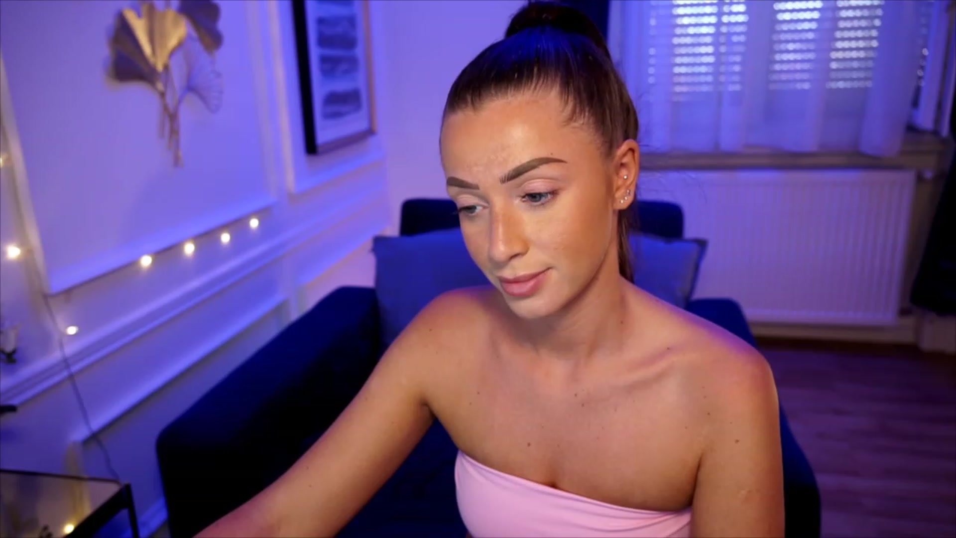 Gallery image thumbnail from emma_ruby's myfreecams stream on, 06/14/2023, 13:31 image 13 of 20