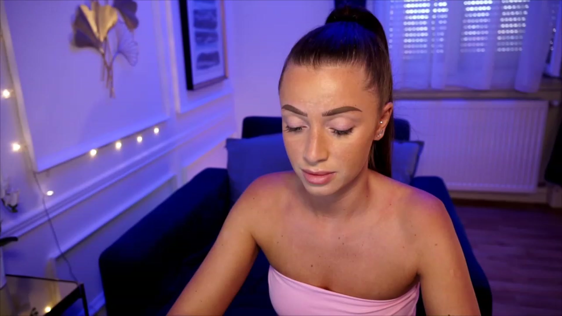 Gallery image thumbnail from emma_ruby's myfreecams stream on, 06/14/2023, 13:31 image 14 of 20
