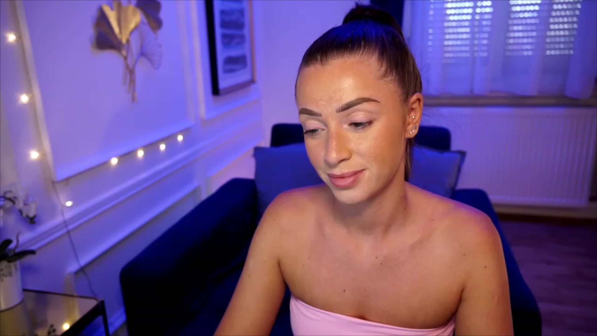 Gallery image thumbnail from emma_ruby's myfreecams stream on, 06/14/2023, 13:31 image 18 of 20