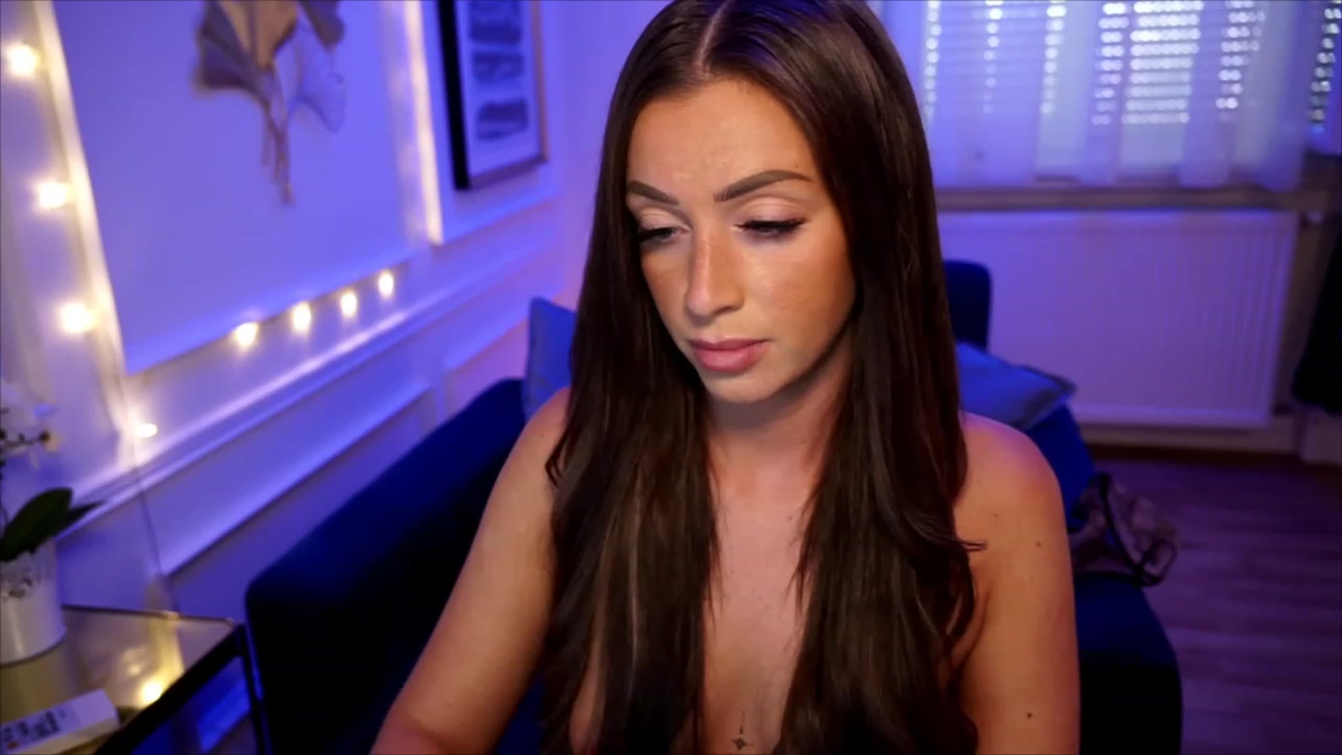 Gallery image thumbnail from emma_ruby's myfreecams stream on, 06/17/2023, 14:28 image 7 of 20