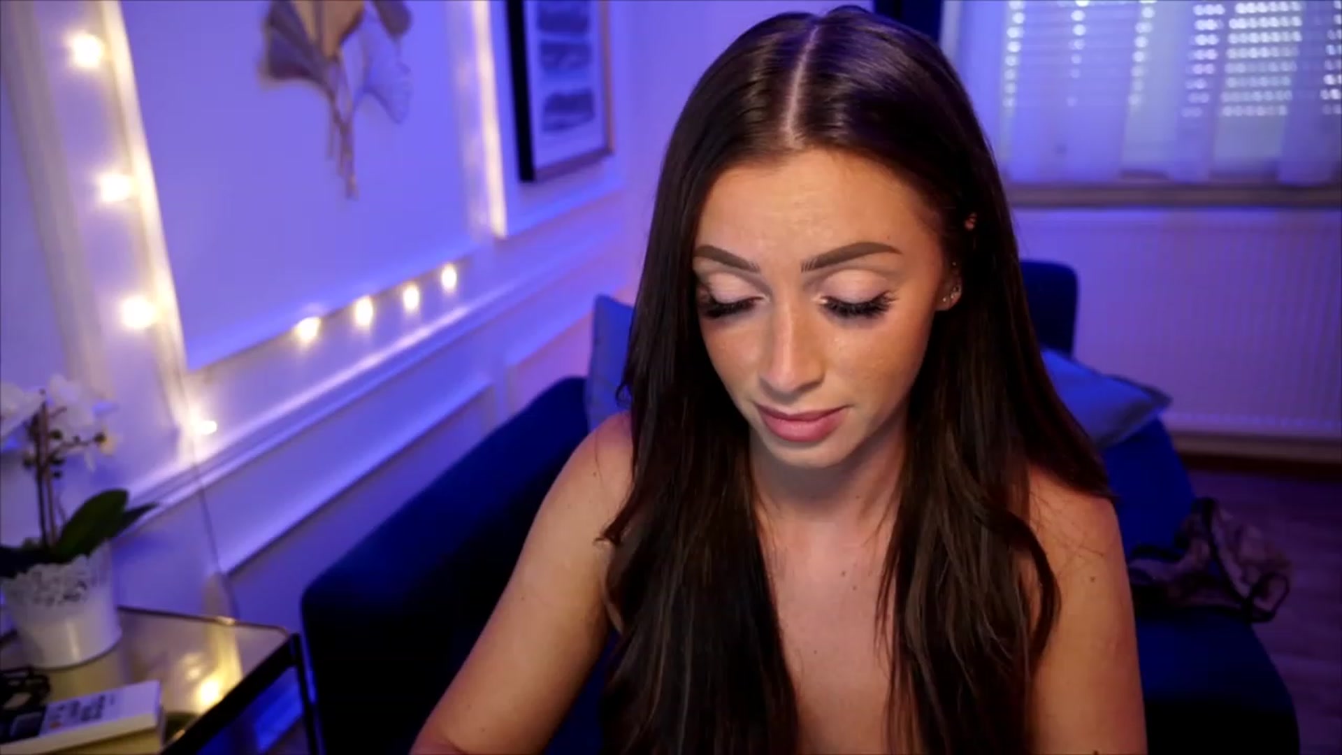 Gallery image thumbnail from emma_ruby's myfreecams stream on, 06/17/2023, 14:28 image 17 of 20