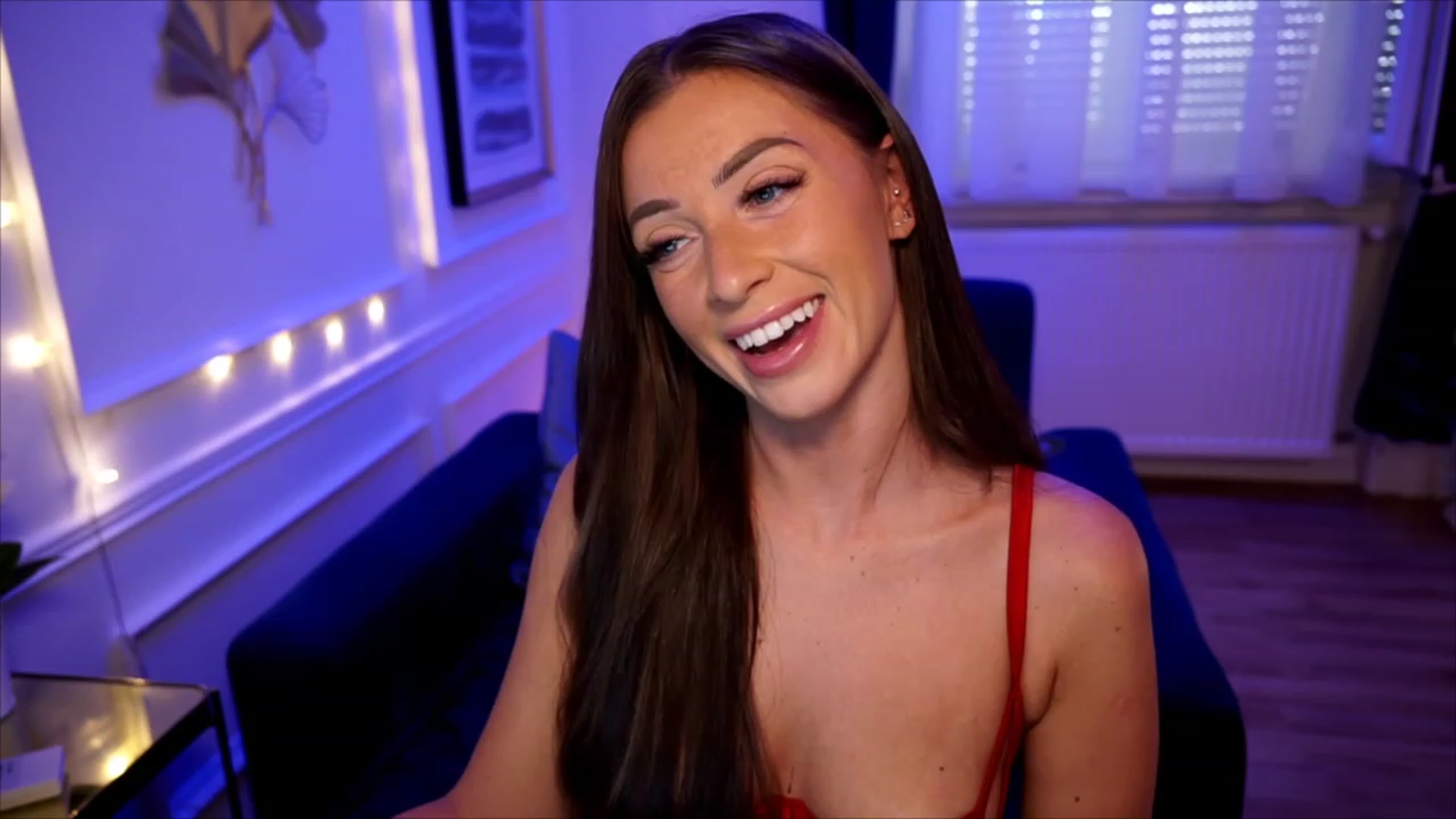 Gallery image thumbnail from emma_ruby's myfreecams stream on, 06/17/2023, 17:16 image 1 of 20
