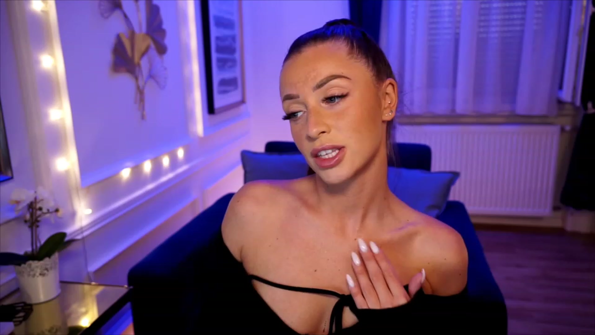 Gallery image thumbnail from emma_ruby's myfreecams stream on, 06/18/2023, 19:06 image 7 of 20