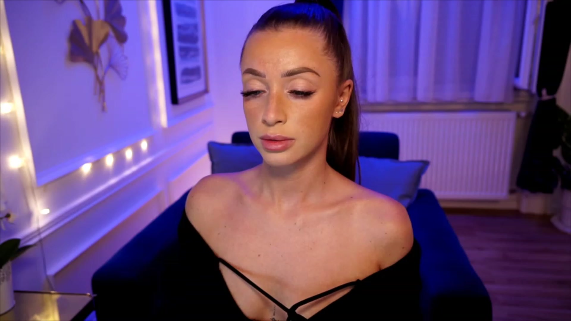 Gallery image thumbnail from emma_ruby's myfreecams stream on, 06/18/2023, 20:05 image 6 of 20
