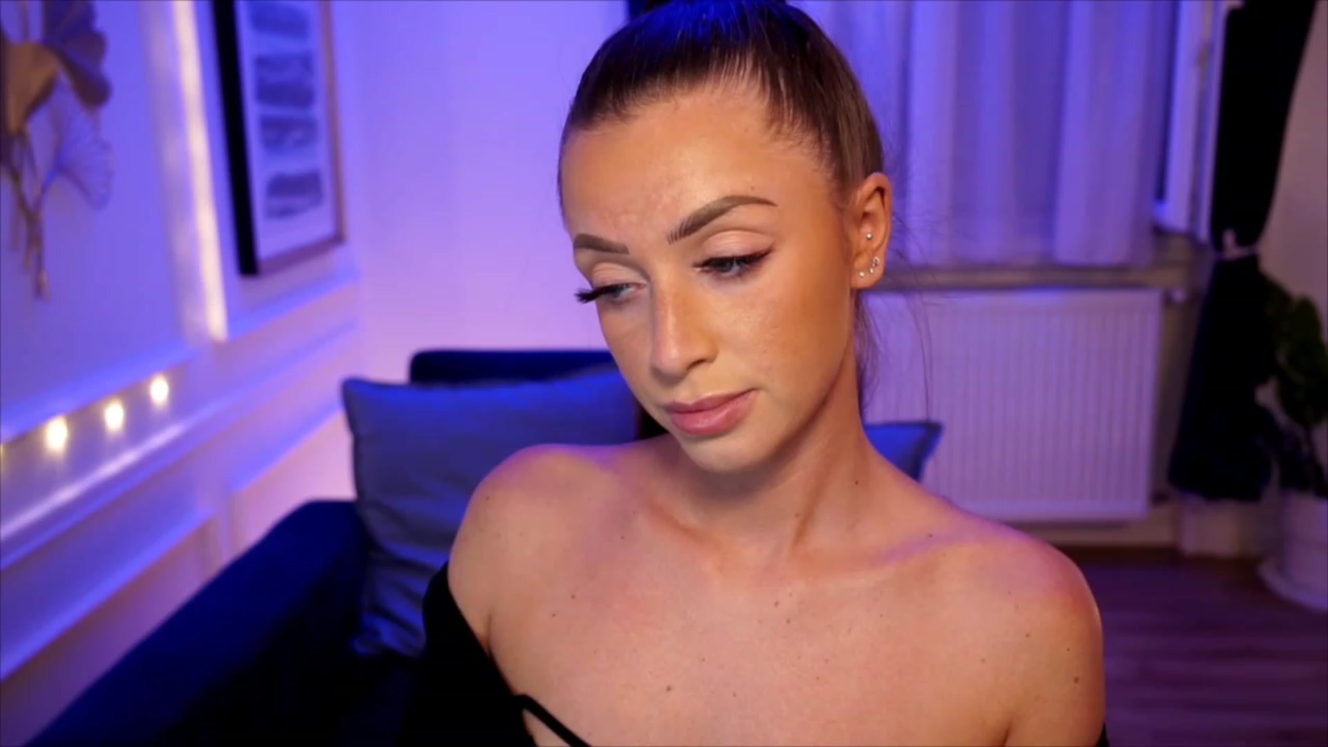 Gallery image thumbnail from emma_ruby's myfreecams stream on, 06/18/2023, 20:05 image 3 of 20
