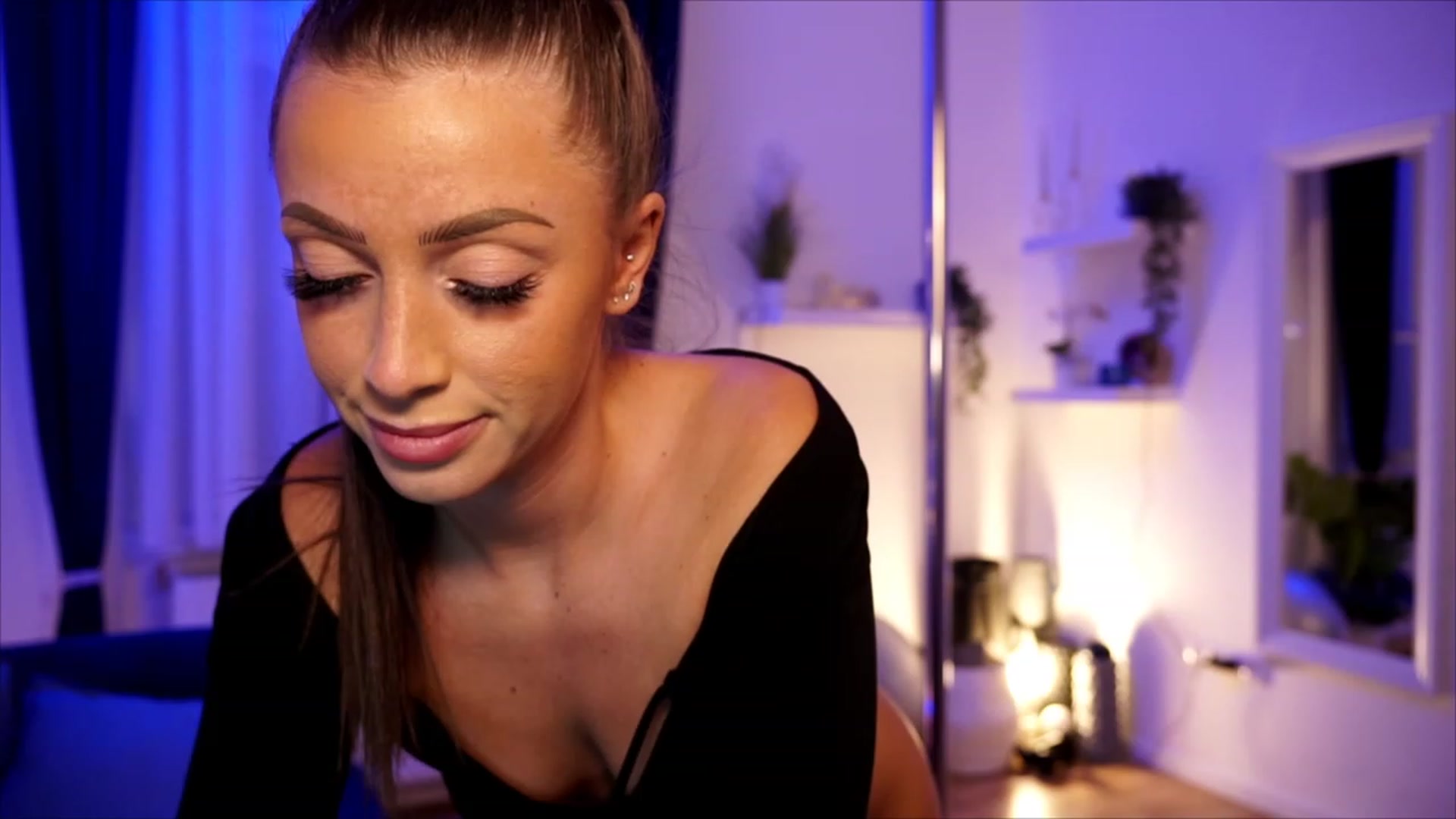 Gallery image thumbnail from emma_ruby's myfreecams stream on, 06/18/2023, 20:05 image 14 of 20